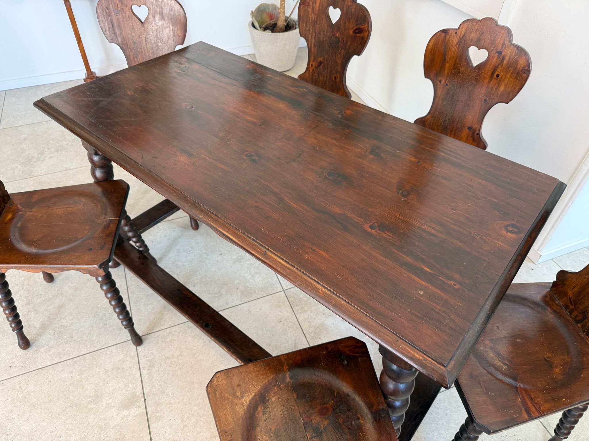 Bäuerliche Sitzgruppe Tisch 6 Bauernsessel Holz D1251