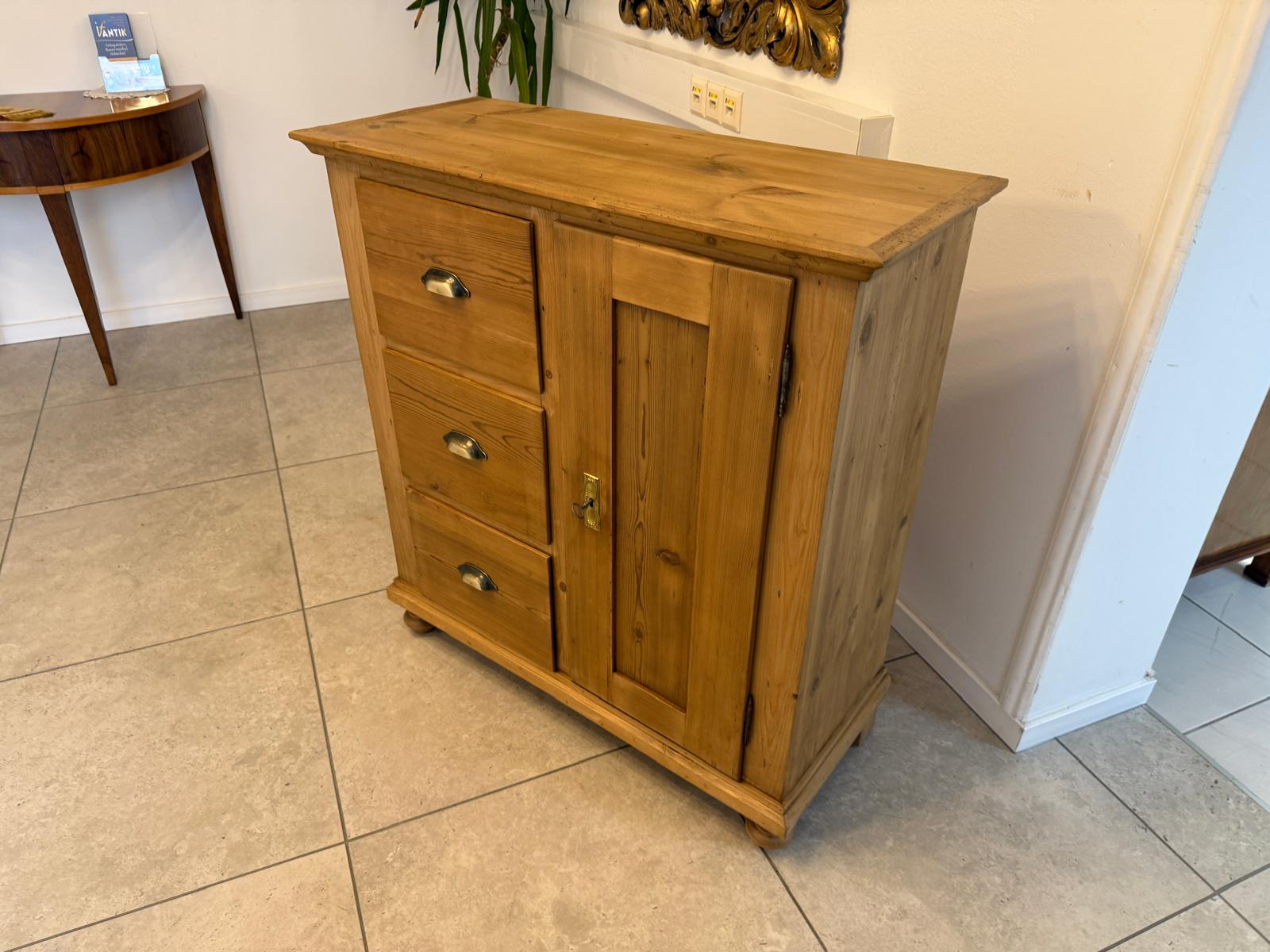 Antiker uriger Brotschrank Almerschrank Alma, Vorratsschrank G2258