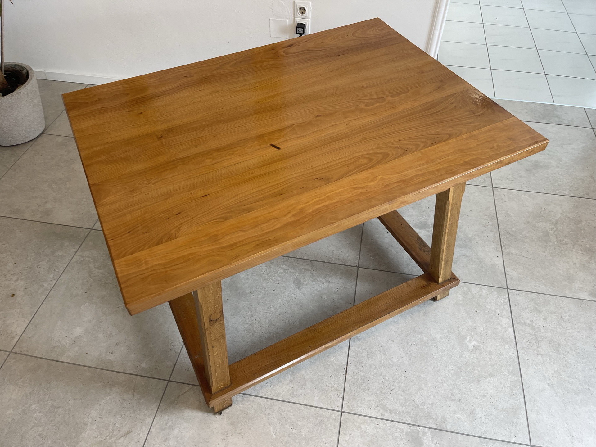 Bauernschrank_198 alter Bauerntisch Massivholztisch Gasthaustisch B1513