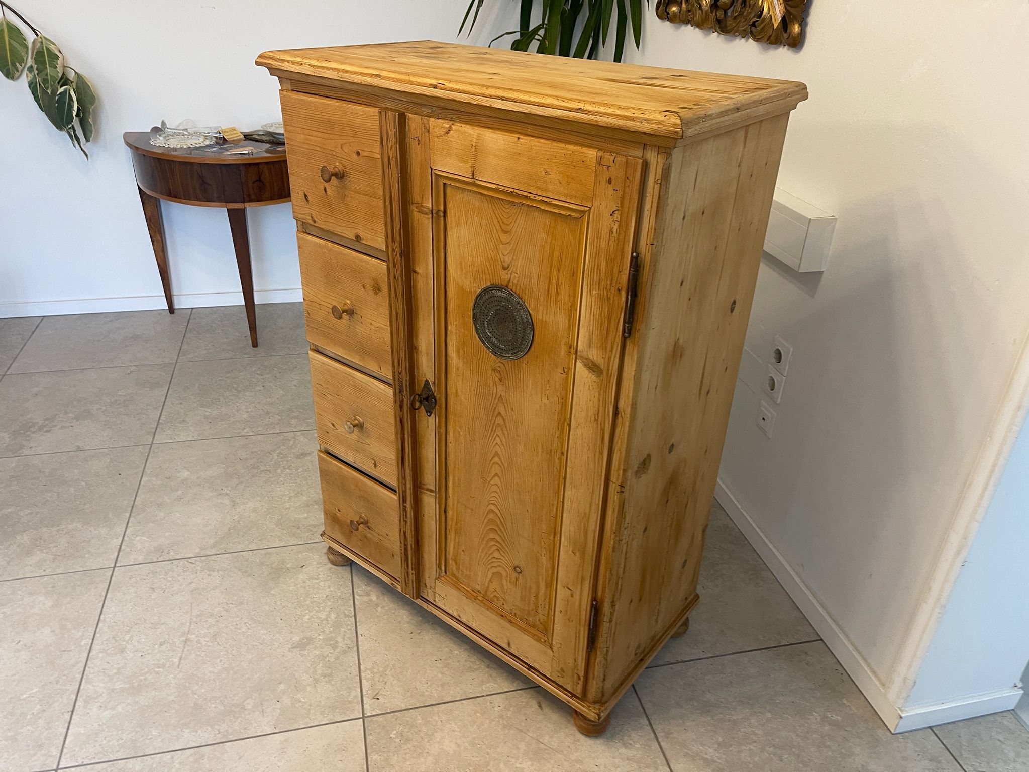 Alter uriger Brotschrank Almerschrank Alma, Vorratsschrank G1158