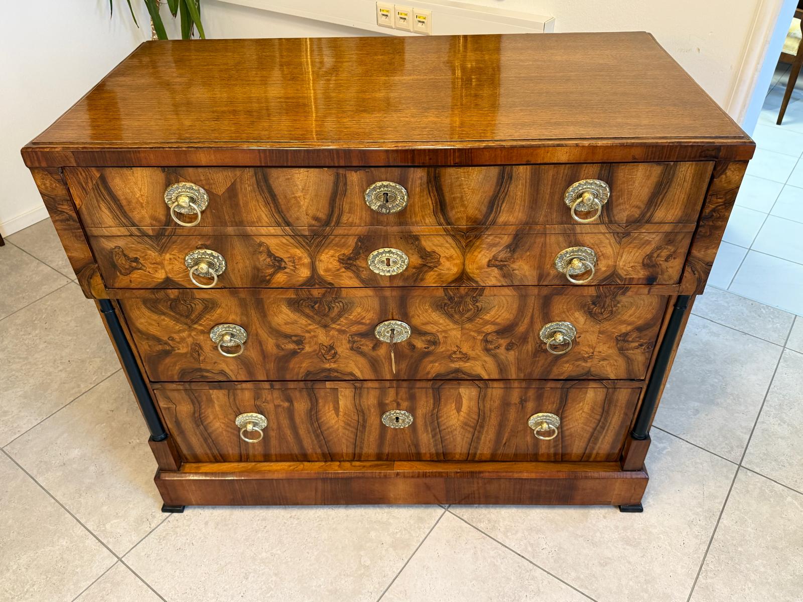 Restaurierte Biedermeier Schreibkommode Nussholz Antiquität G2254