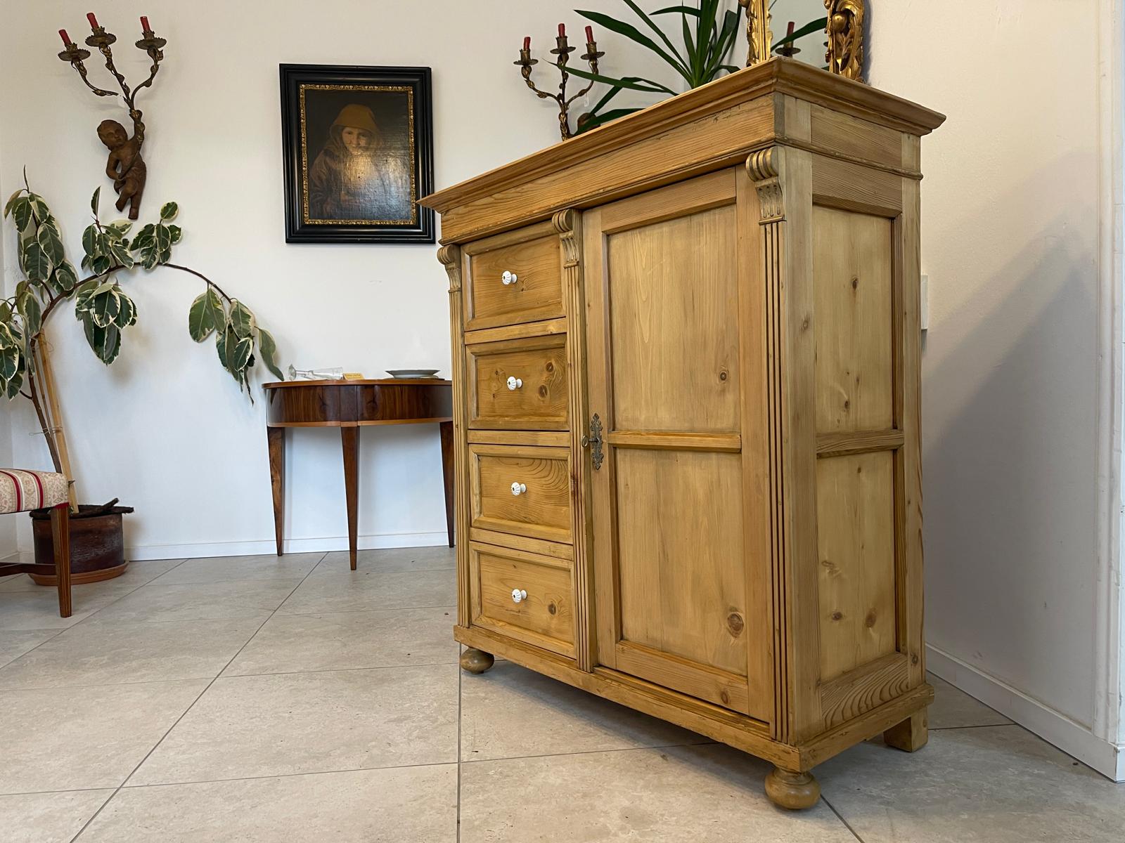 ALTER uriger Brotschrank Almerschrank Speiskasten Bauernmöbel Bauernkasten A5474