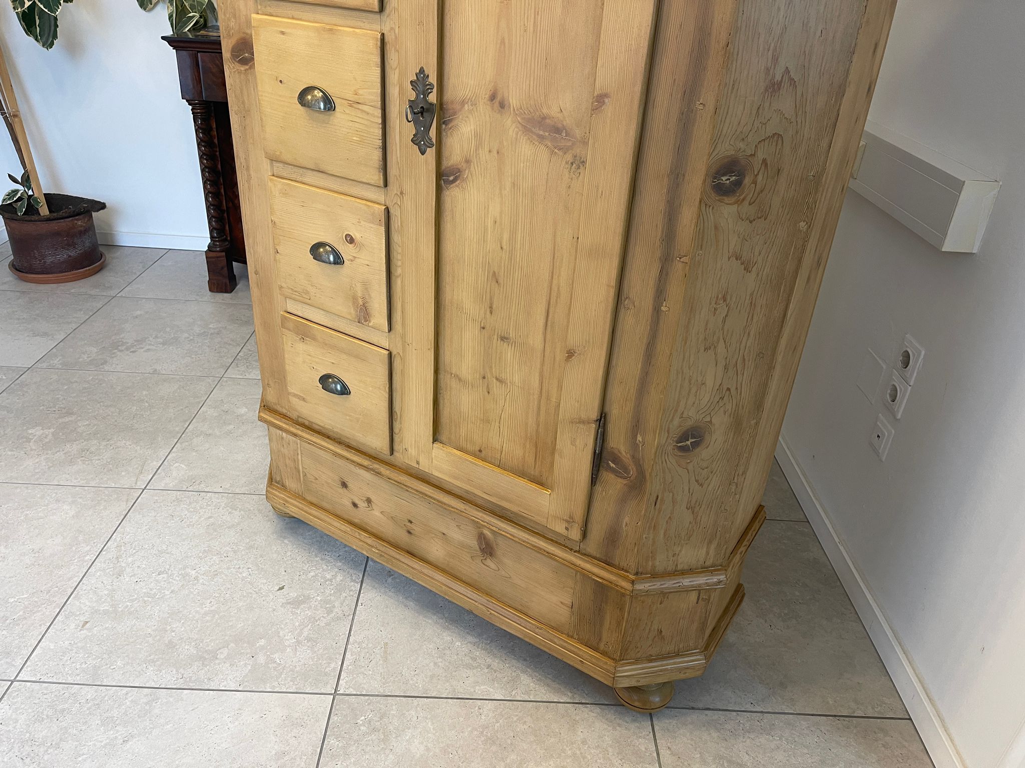 bca711bd-63a5-4a5f-8e86-9e7d00bfcfd2 Brotschrank Almerschrank Speiskasten Bauernkasten A5038