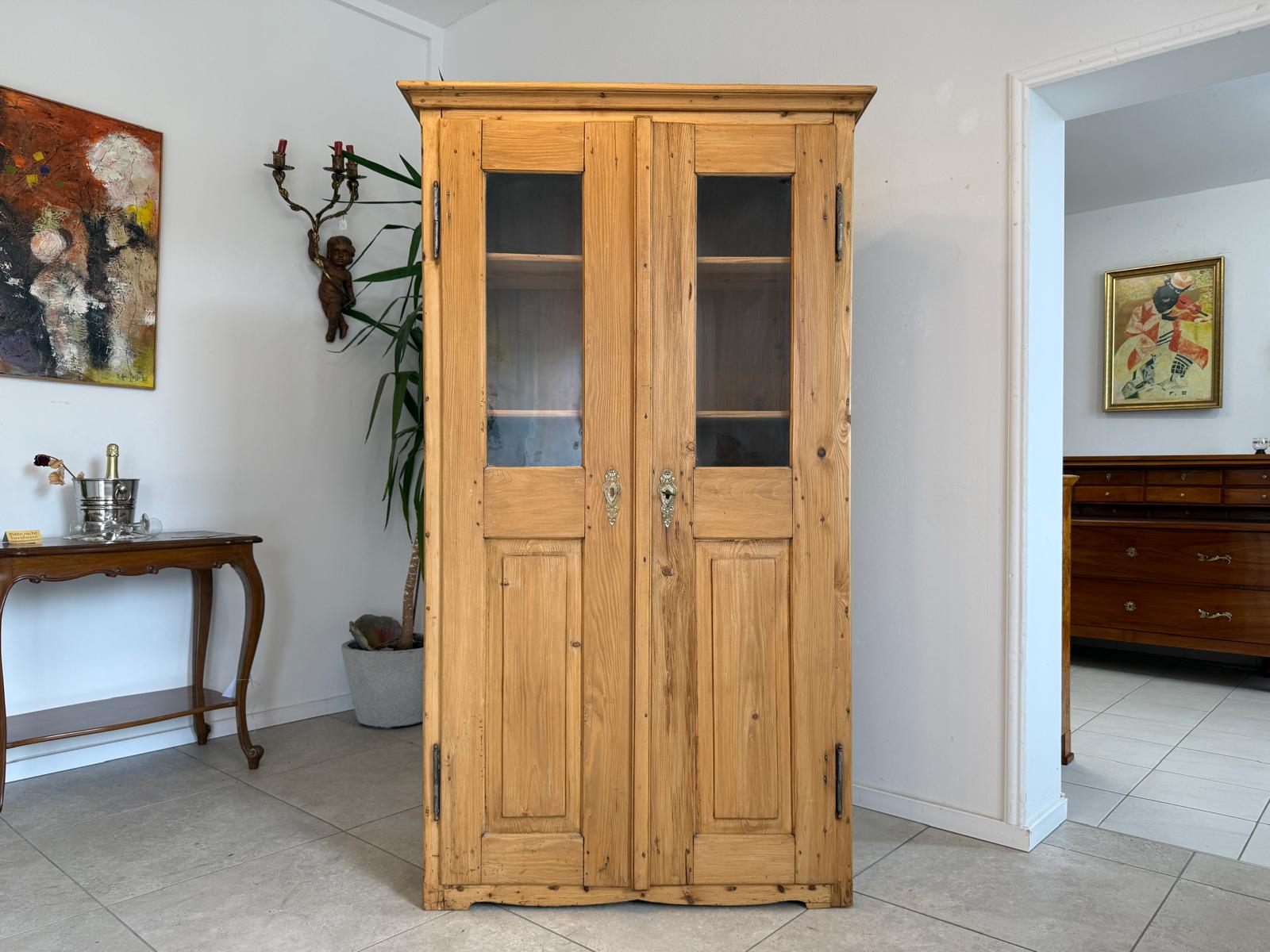 Restaurierte Biedermeier Bauernvitrine Bauernschrank Bauernvitrine G1824