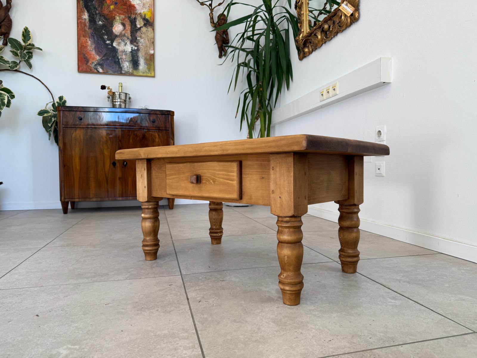 Massiver Couchtisch Bauerntisch Wohnzimmertisch Bauernstube G2001