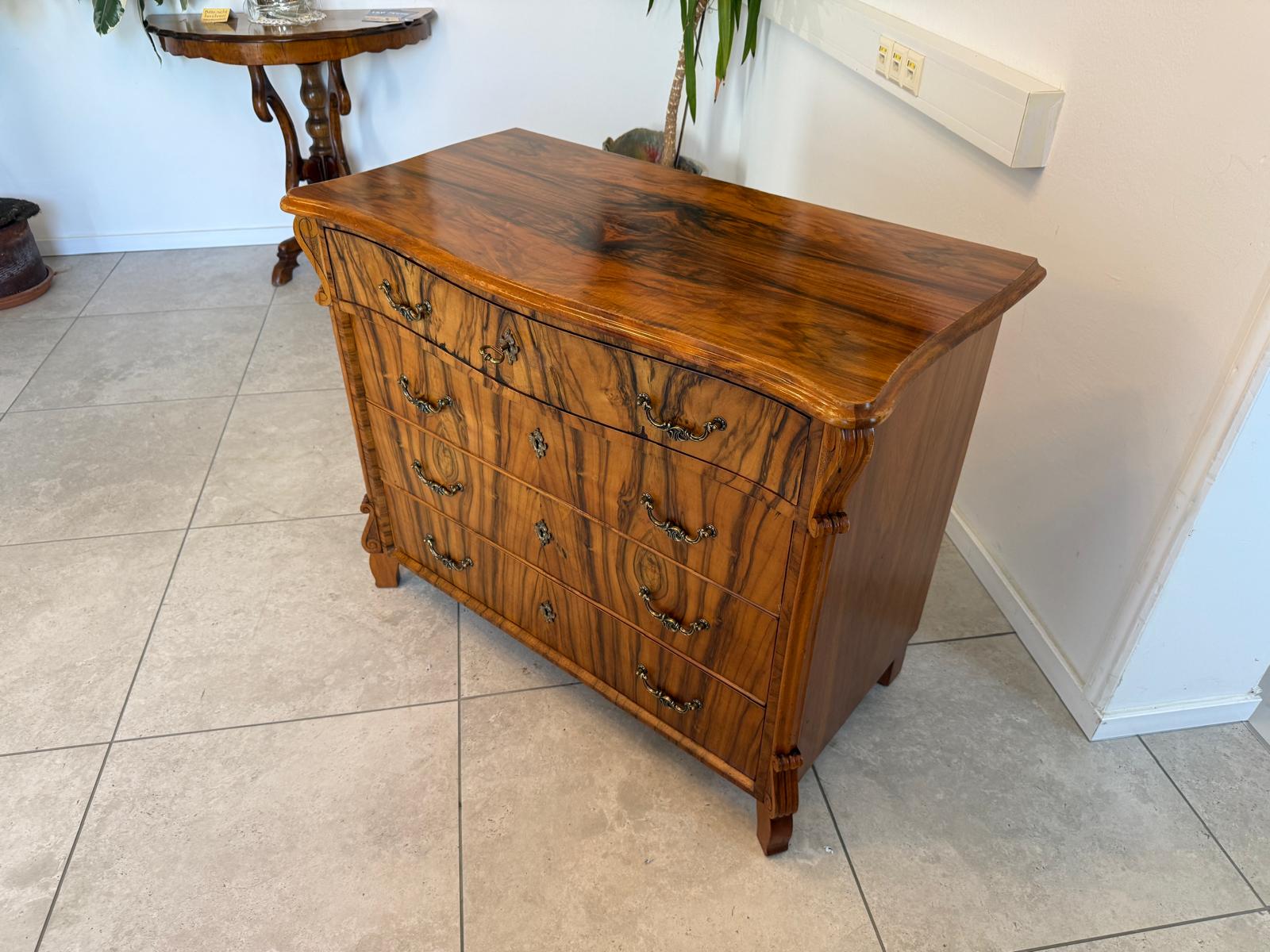 Originaler Nussholzfurnierte Spät Biedermeier Kommode G1788