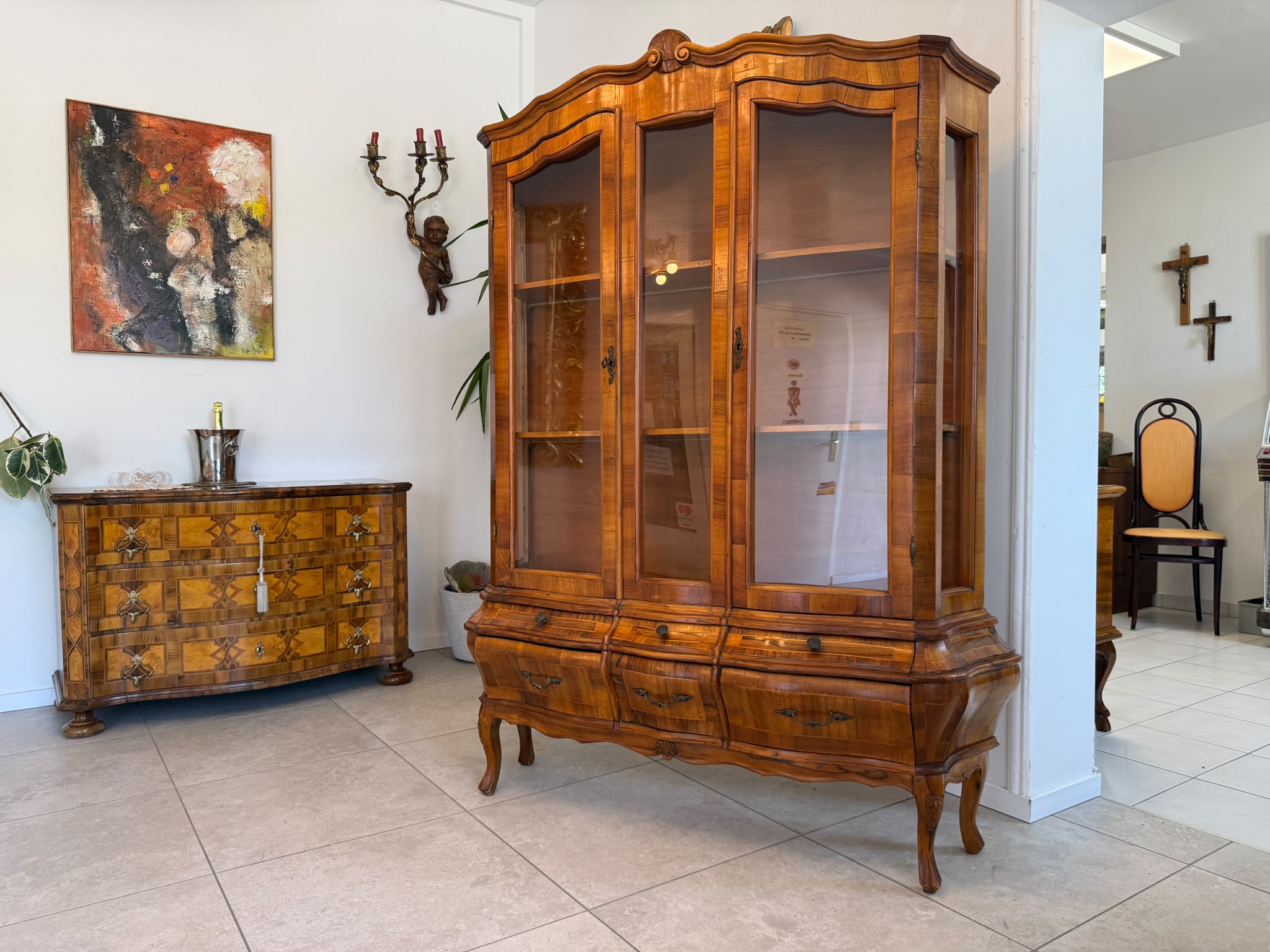 Barockstil Vitrine Intarsiert Nussholz Bücherschrank Stilschrank D2620