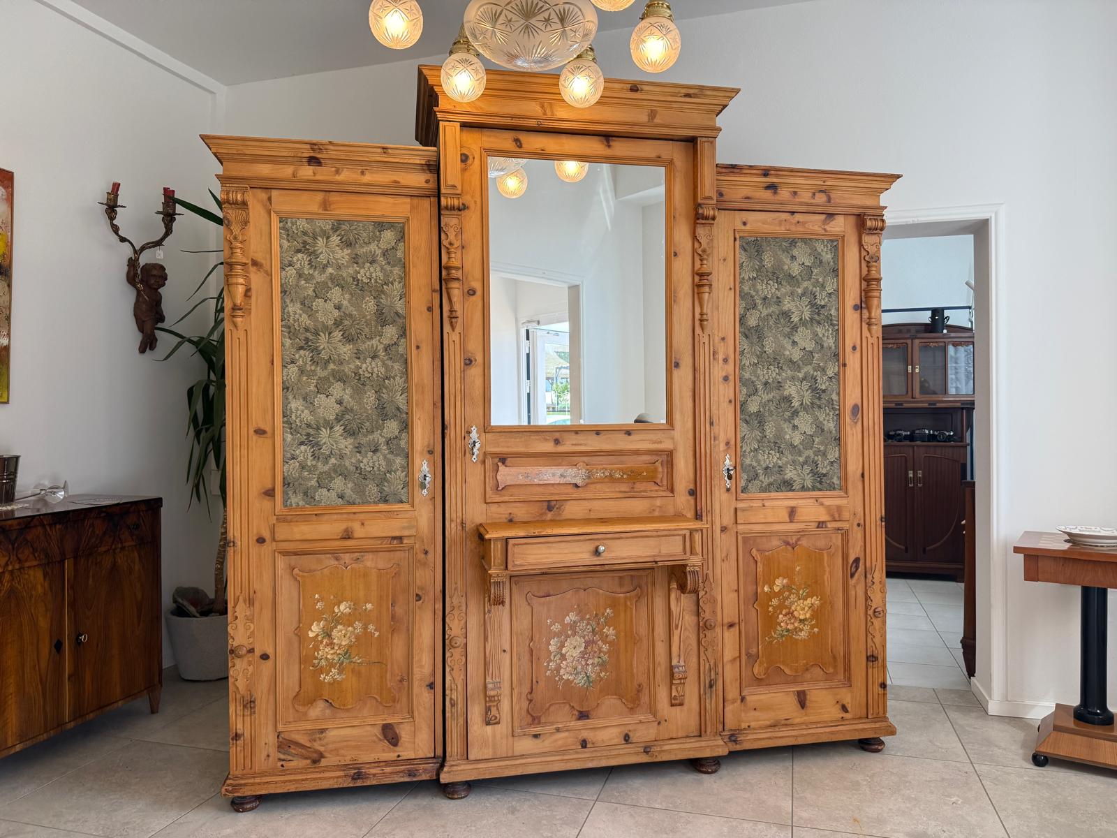 Bäuerlicher Zirbenholz Garderobenschrank Dielenschrank Bauernmöbel  G1957