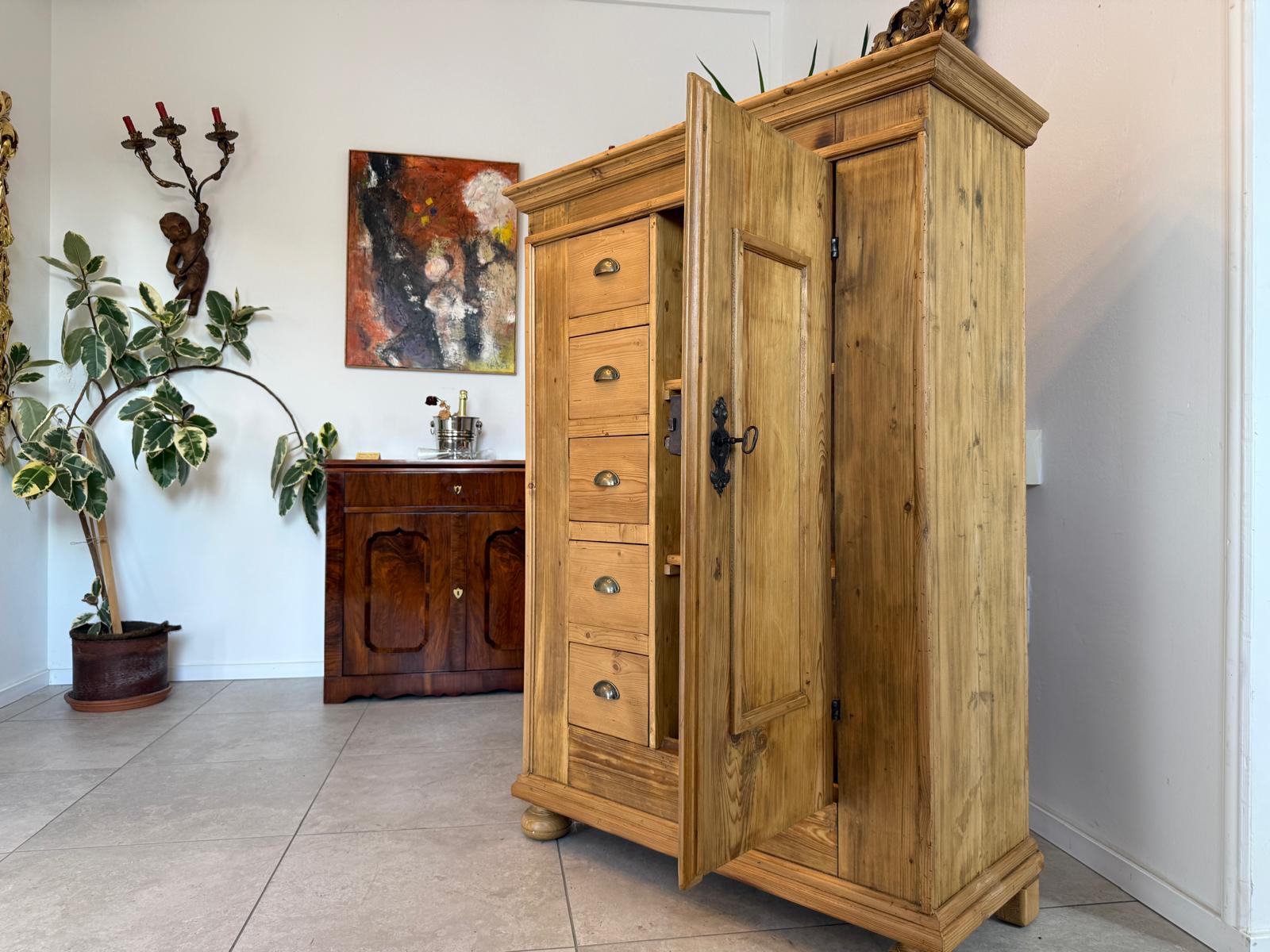 Bäuerlicher uriger Brotschrank Almerschrank Speiskasten Bauernkasten G1850