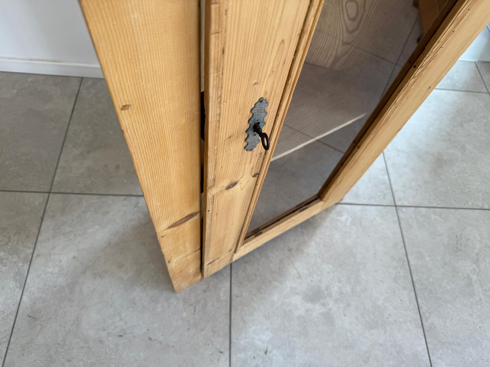 Bäuerlicher Eckschrank Eckvitrine Naturholz G2064