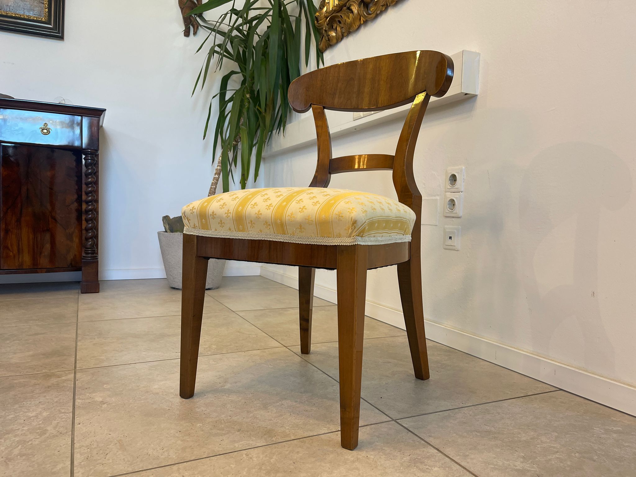 dac5340f-80e2-465d-8e0b-f45d3d5b16b7 Biedermeier Sessel Nussholz Schaufelsessel Original A5043