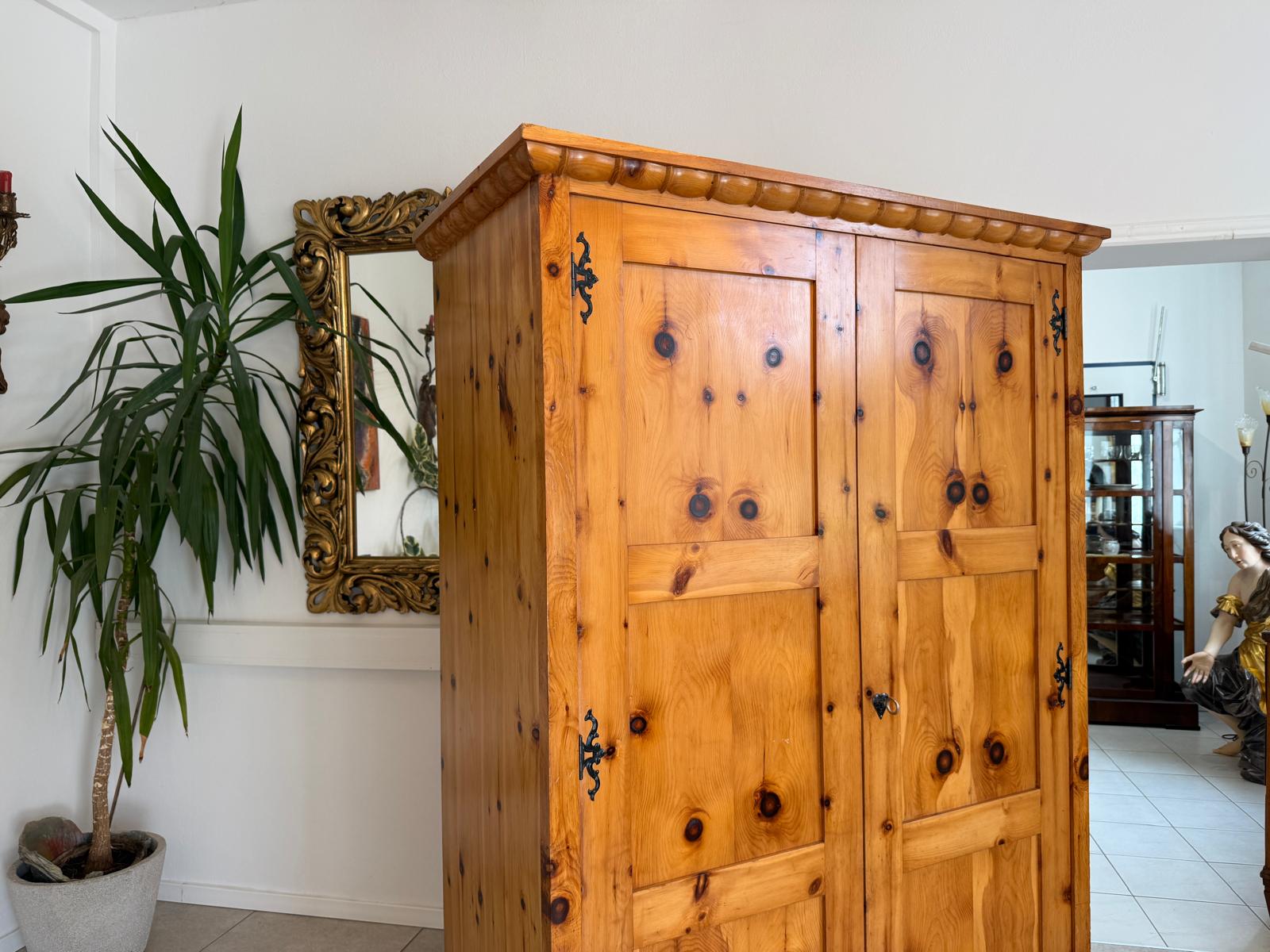 Antiker Zirbenholz Kasten Schrank Kleiderkasten G2173