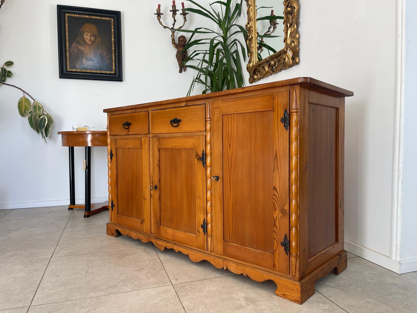 Bäuerliche Anrichte Kommode Sideboard Bauerschrank G1281
