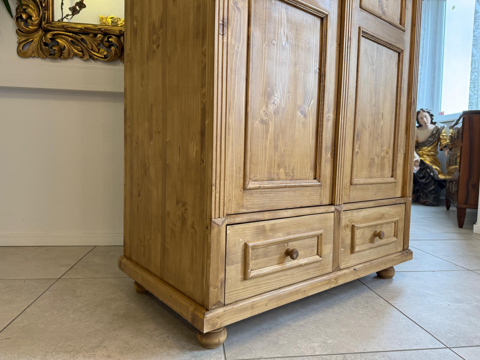 Bäuerlicher Kleiderschrank Naturholz Bauernschrank Bauernmöbel Kasten D2316