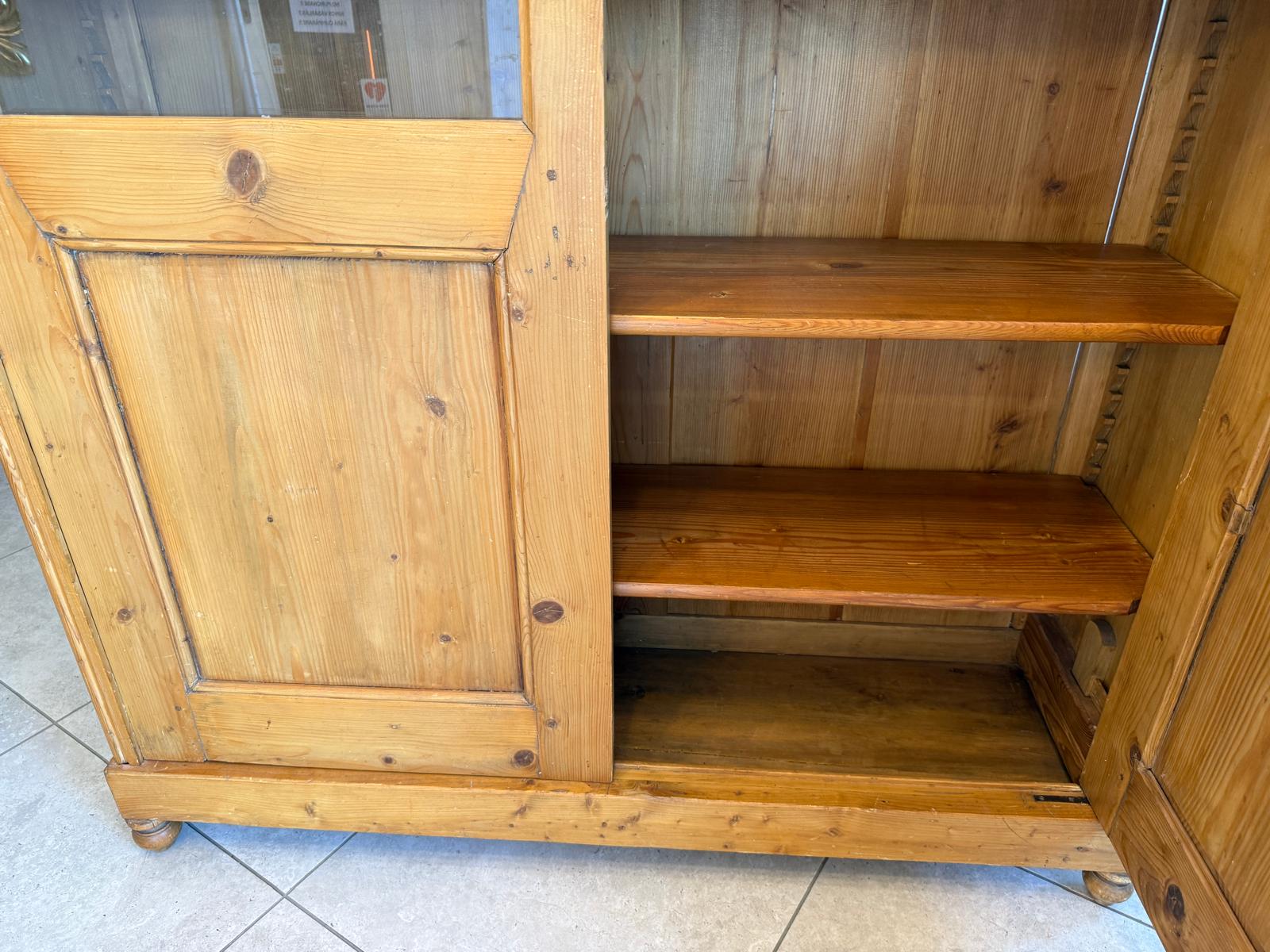 Bäuerliche Vitrine Bauernvitrine Bauernschrank Naturholz Bücherschrank D2402