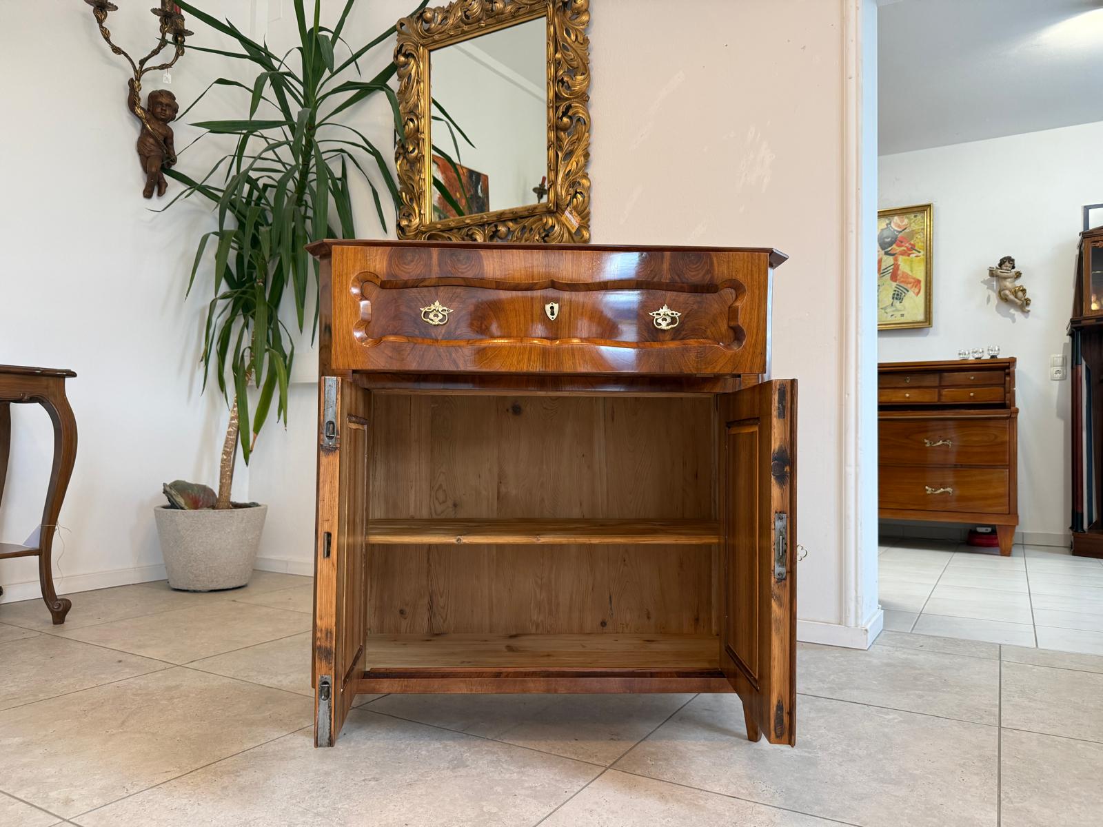 Sale Restaurierte Biedermeier Anrichte Trumeau Nussholz G1830
