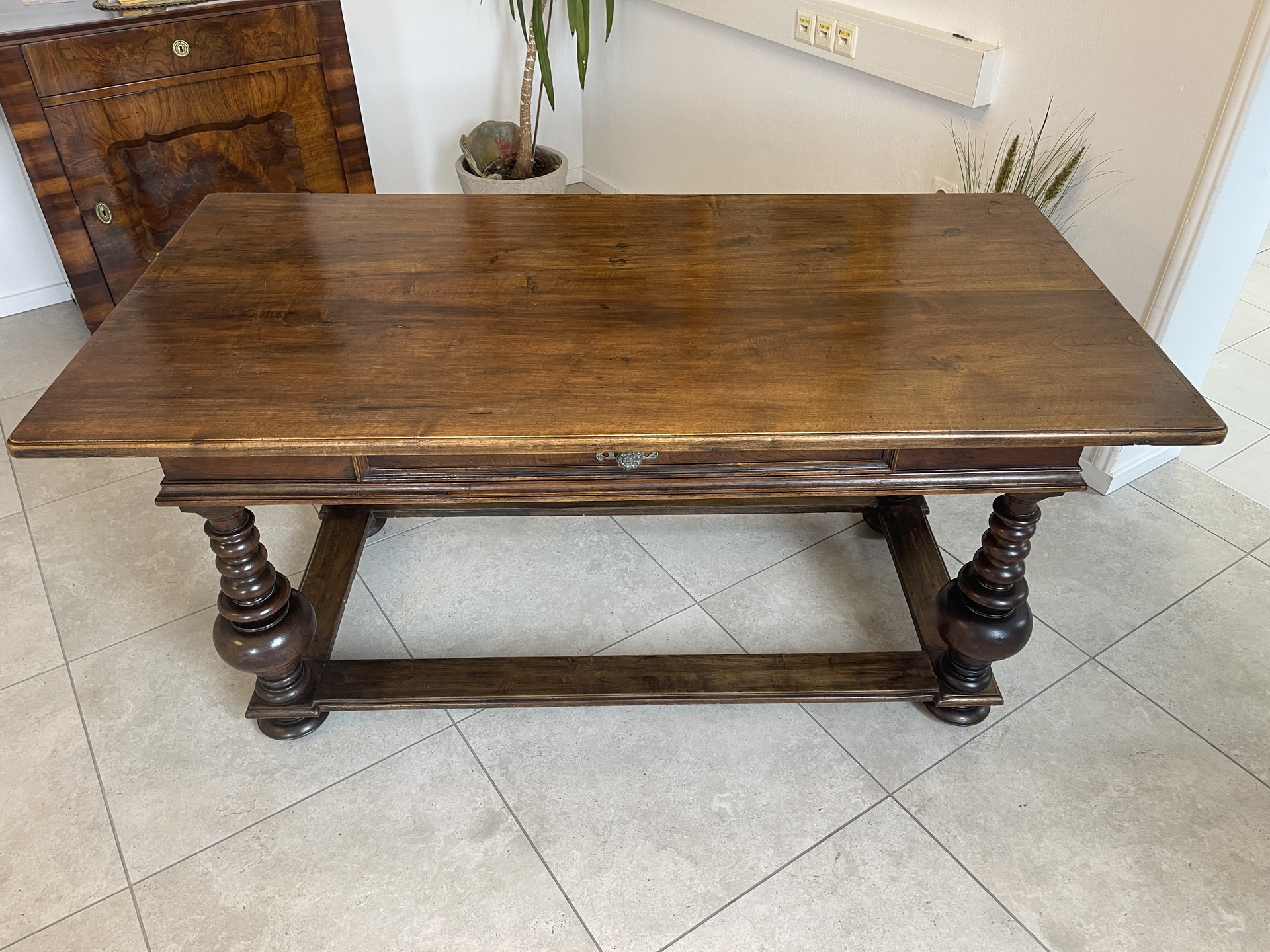 IMG_4633 Traum Barock Tisch Antik Tafeltisch aus Ulmenholz - Original A4226