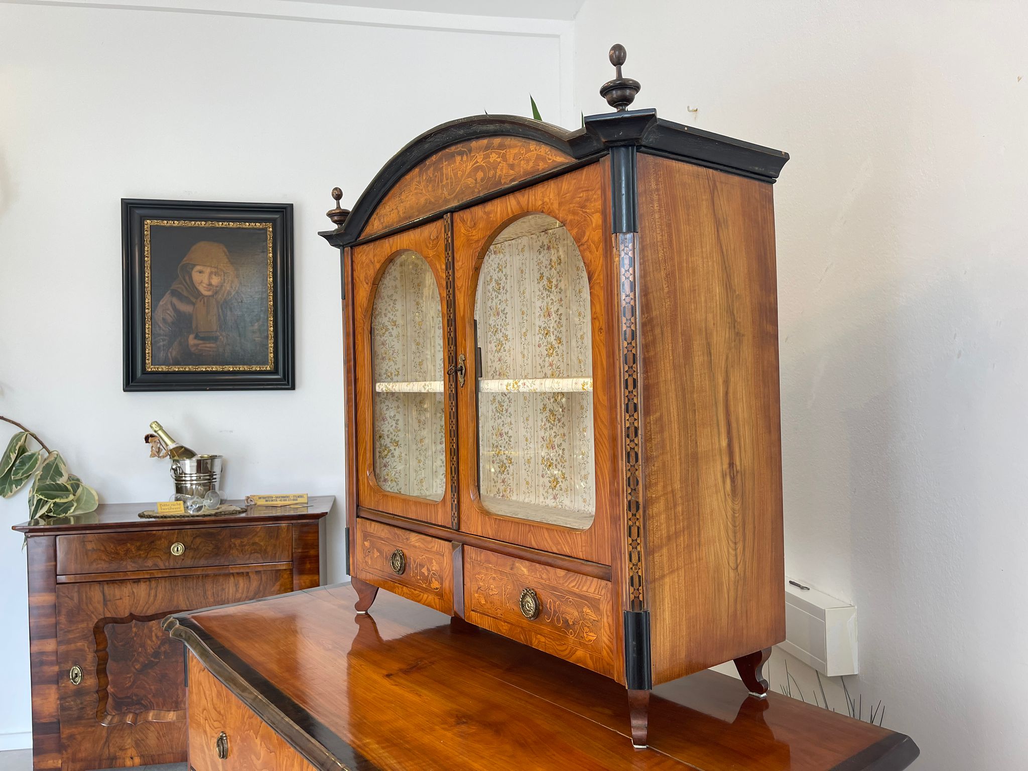 6b72b830-2c6e-47cc-b3f7-8a1c8b7c60b0 Aufsatzvitrine Aufsatzkommode Vitrine Bücherschrank A4382