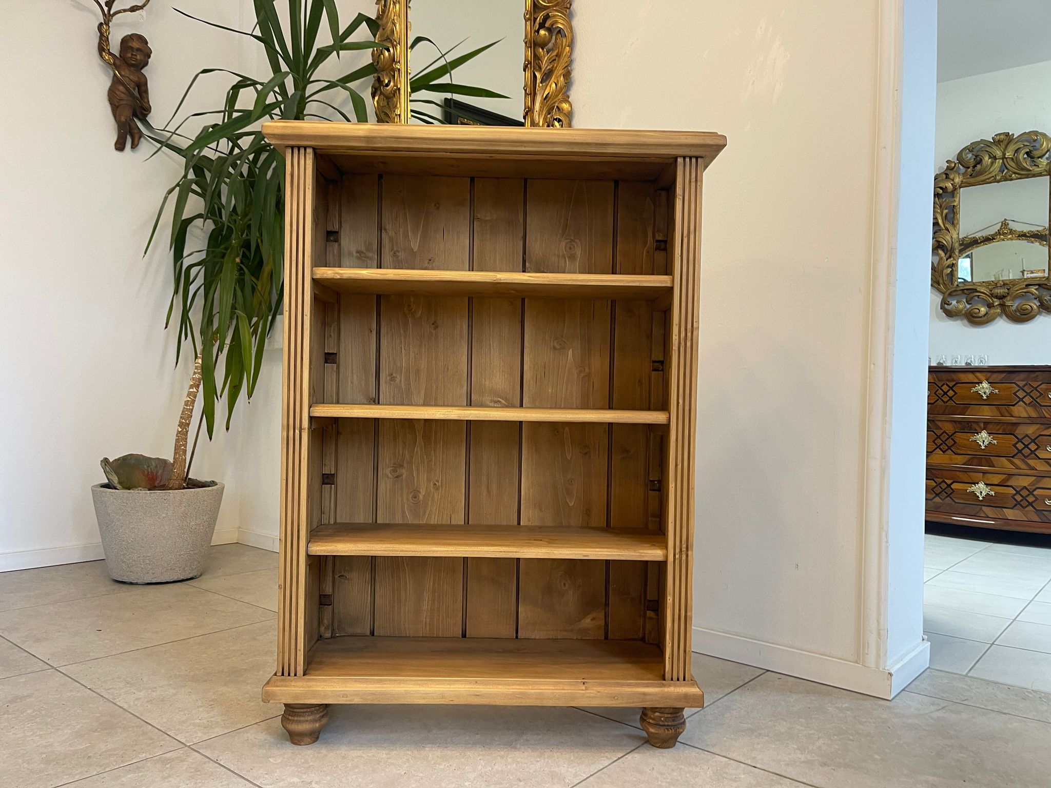 8065f80c-adbd-4f08-8bcd-b9b5a791f9d5 Bäuerliches Regal Kommode Kasterl mit verstellbaren Tablaren A5059