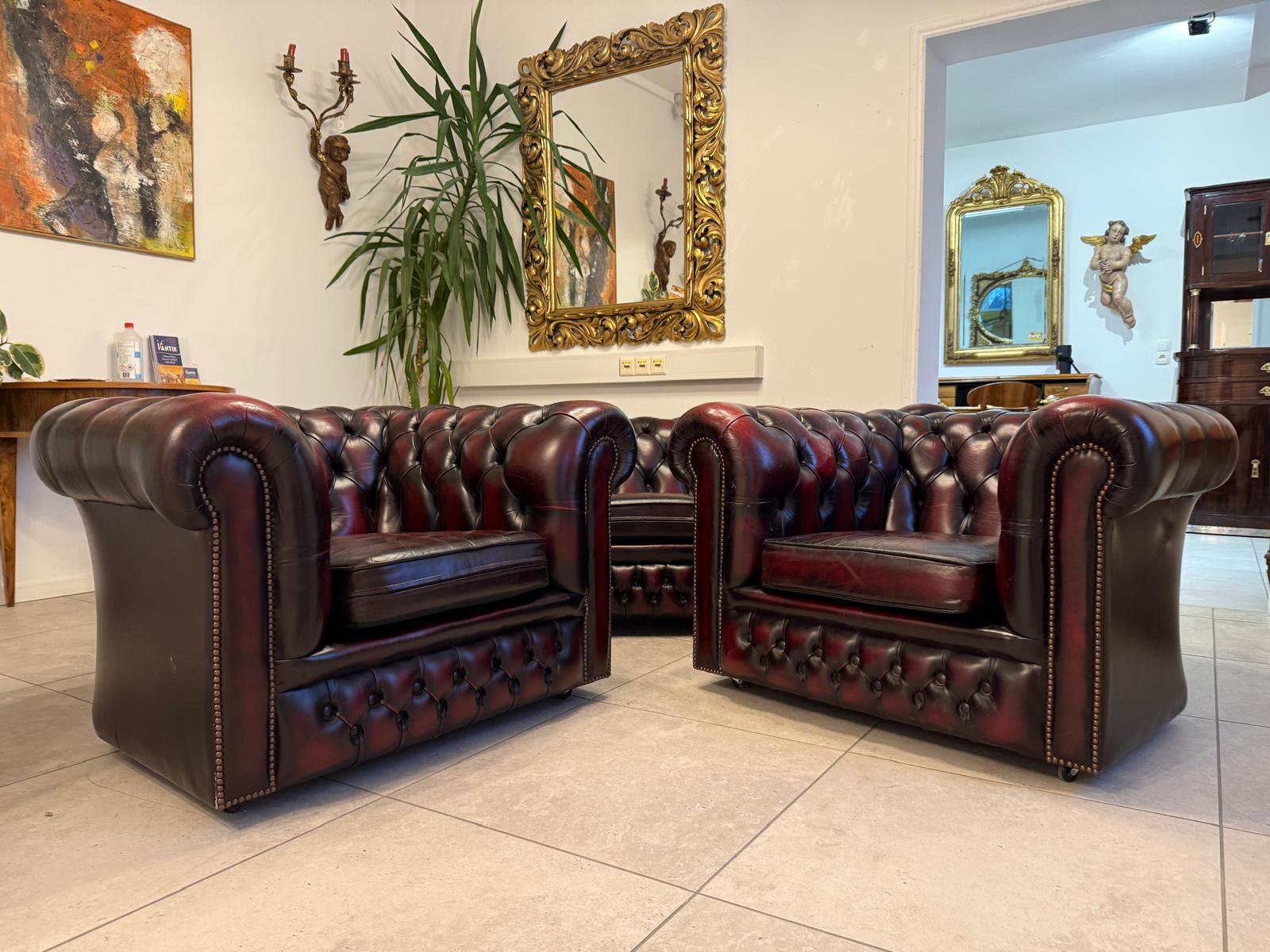 3er Ensemble Chesterfield Sofa Clubfauteuils Cultmöbel Antik D1027