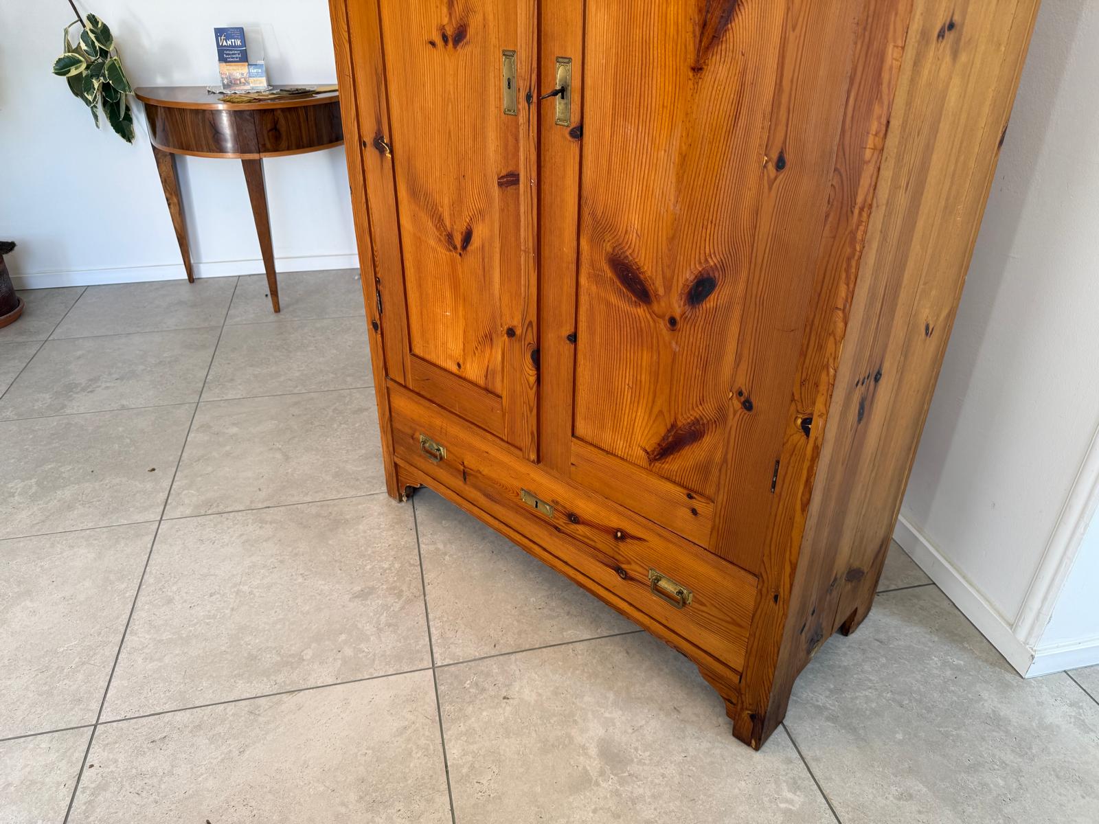 Antiker Zirbenholz Kasten Schrank Kleiderkasten G2151