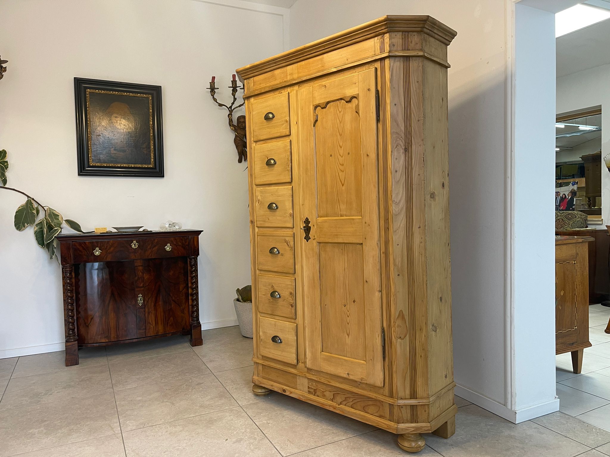 e9f90acd-325b-4a4f-96b6-ffe9efbd6456 ALTER uriger Brotschrank Almerschrank Speiskasten A5037