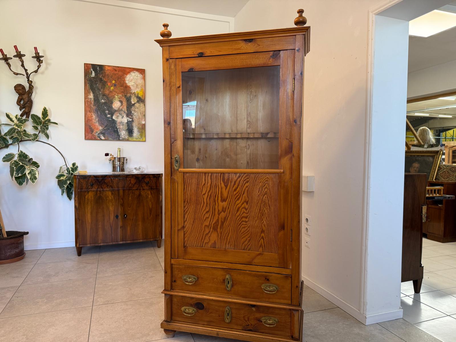 Bäuerlicher Waffenschrank Naturholz Bauernschrank Zierbenholz Kasten Landhausmöbel G1994