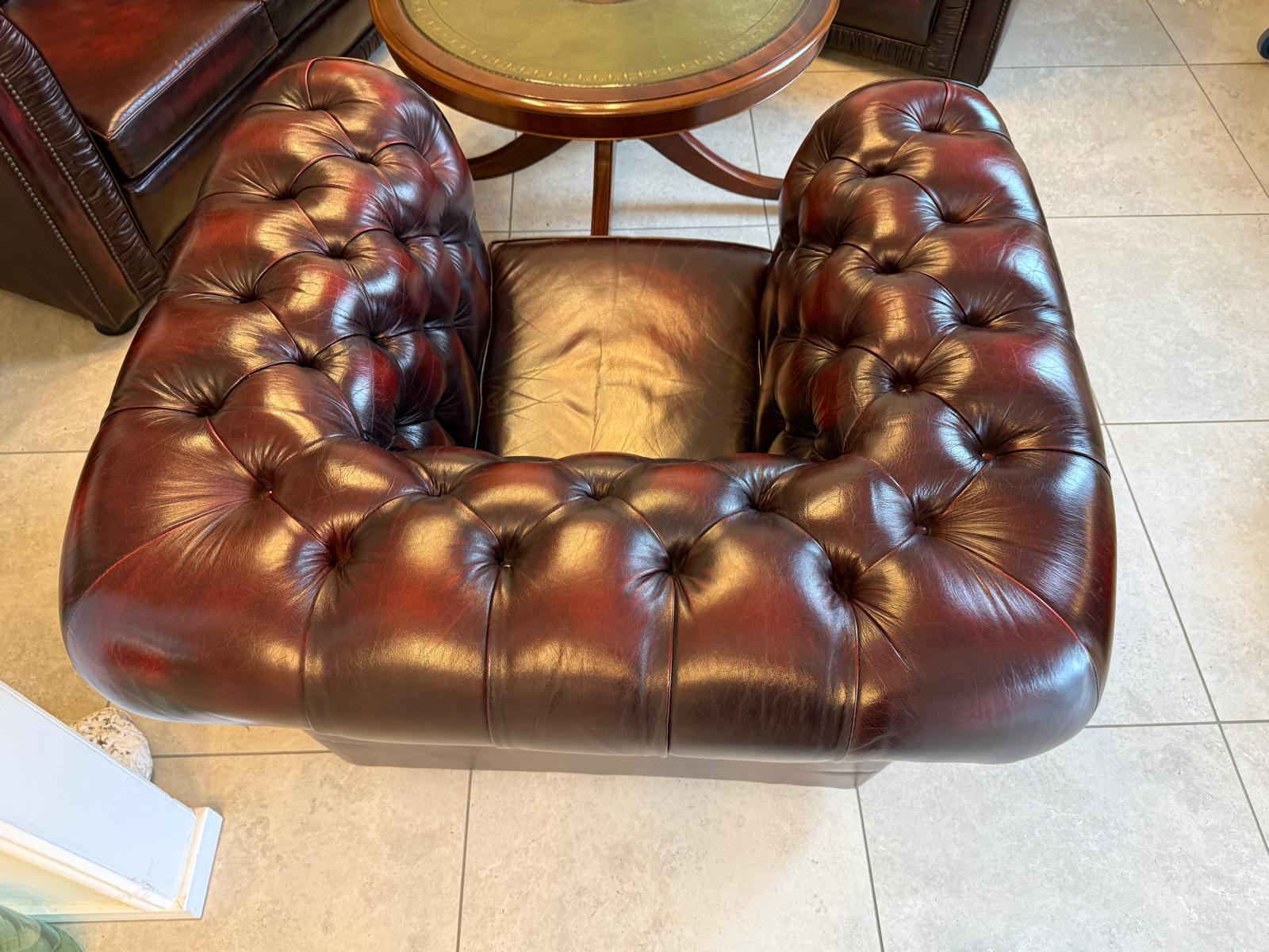 Chesterfield Ensemble 3 teilig Ledersofa Fauteuils Clubmöbel Cultmöbel D1110