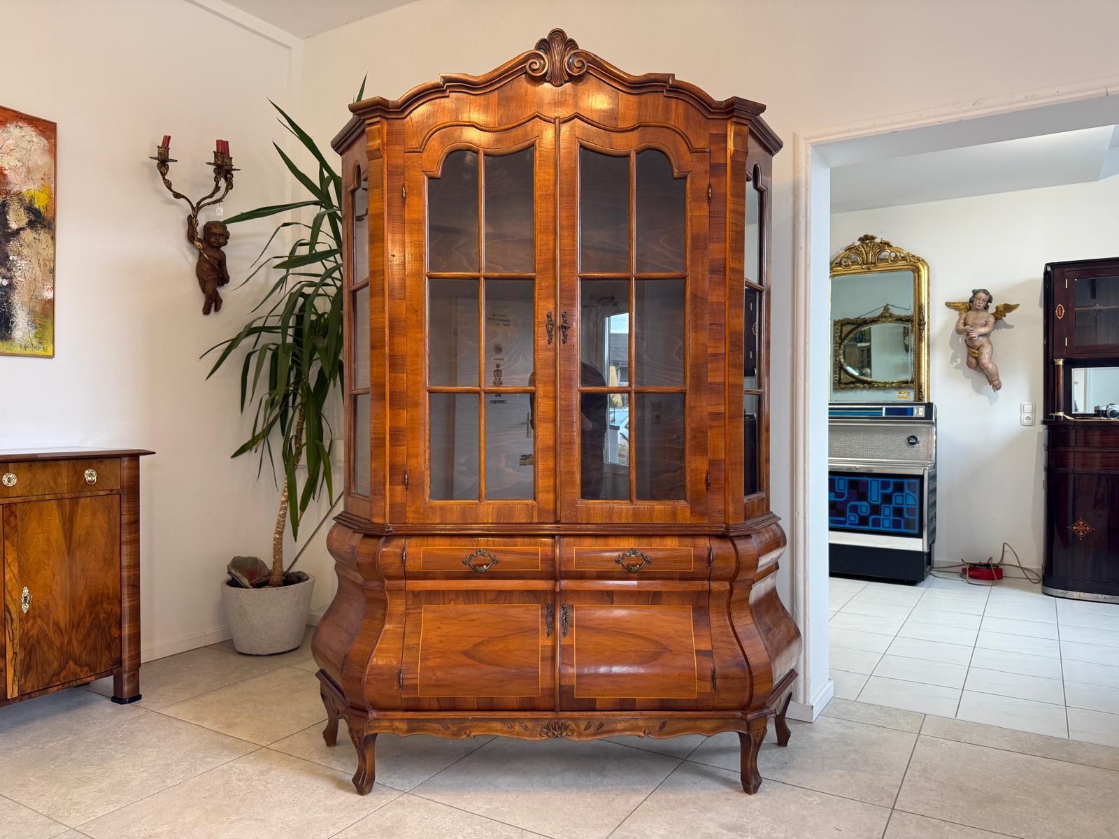Barockstil Vitrine Intarsiert Nussholz Bücherschrank Stilschrank D2305