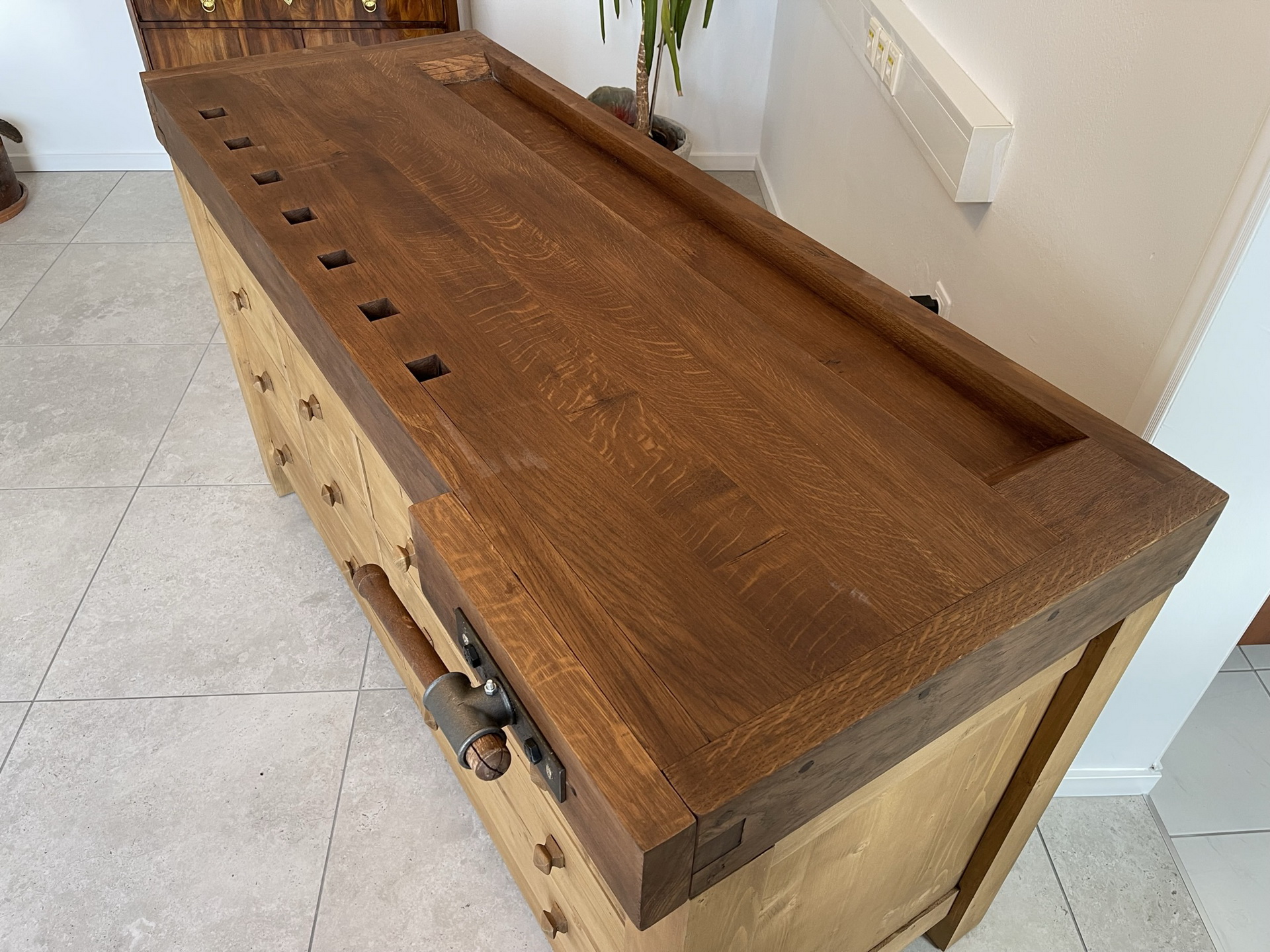 barock-biedermeier_116EvG3L2eGA2jGz Urige Antike Hobelbank, Alte Werkbank aus Eichenholz mit Ladenelement B1192