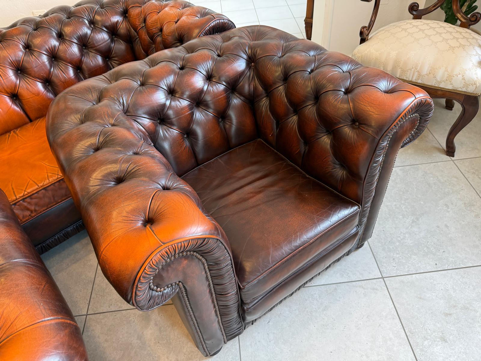 Chesterfield Ensemble 3 teilig Ledersofa Fauteuils Clubmöbel Cultmöbel D1214
