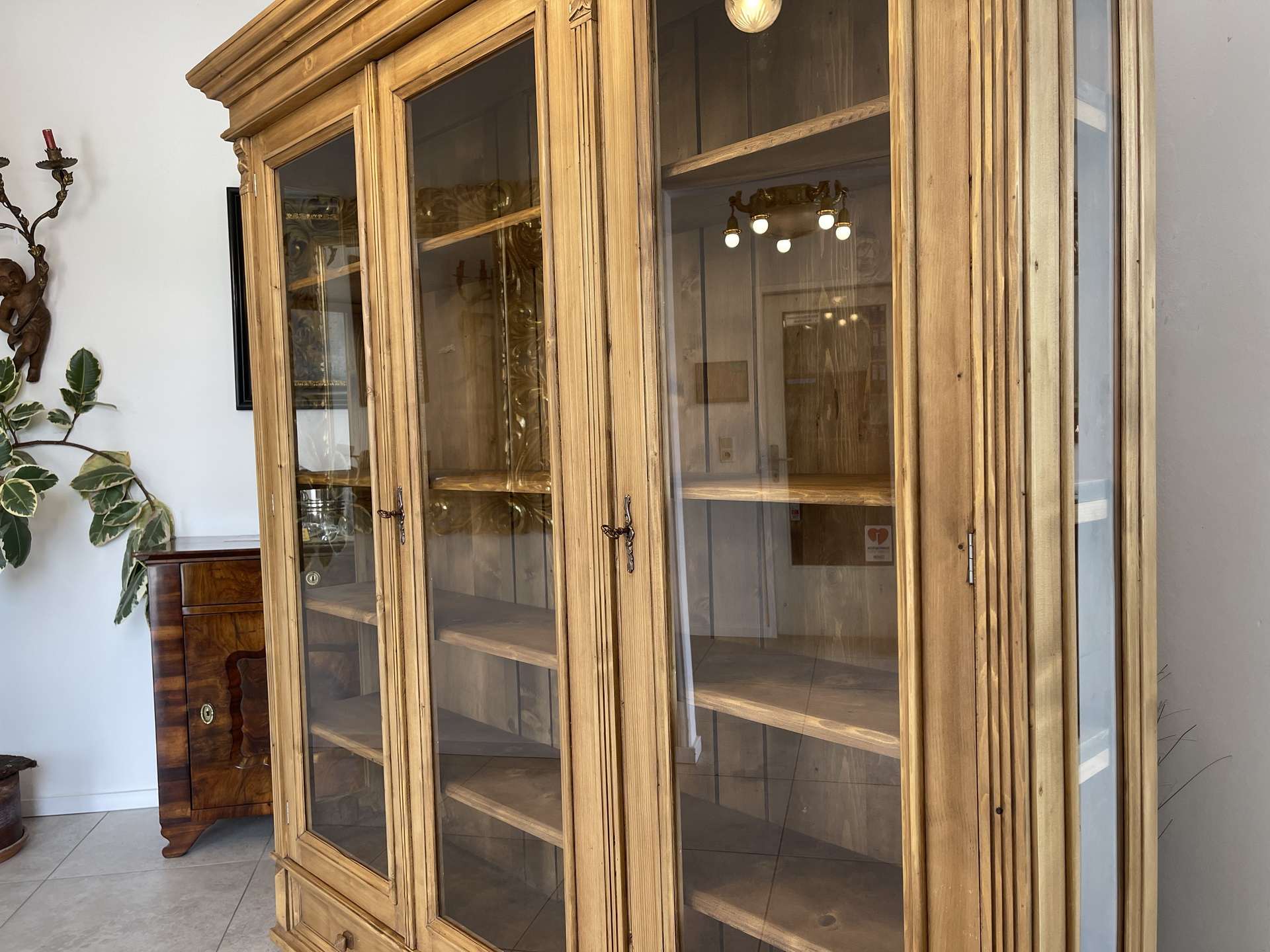 barock_71 Große Vitrine Bauernvitrine Naturholz Bücherschrank A4260