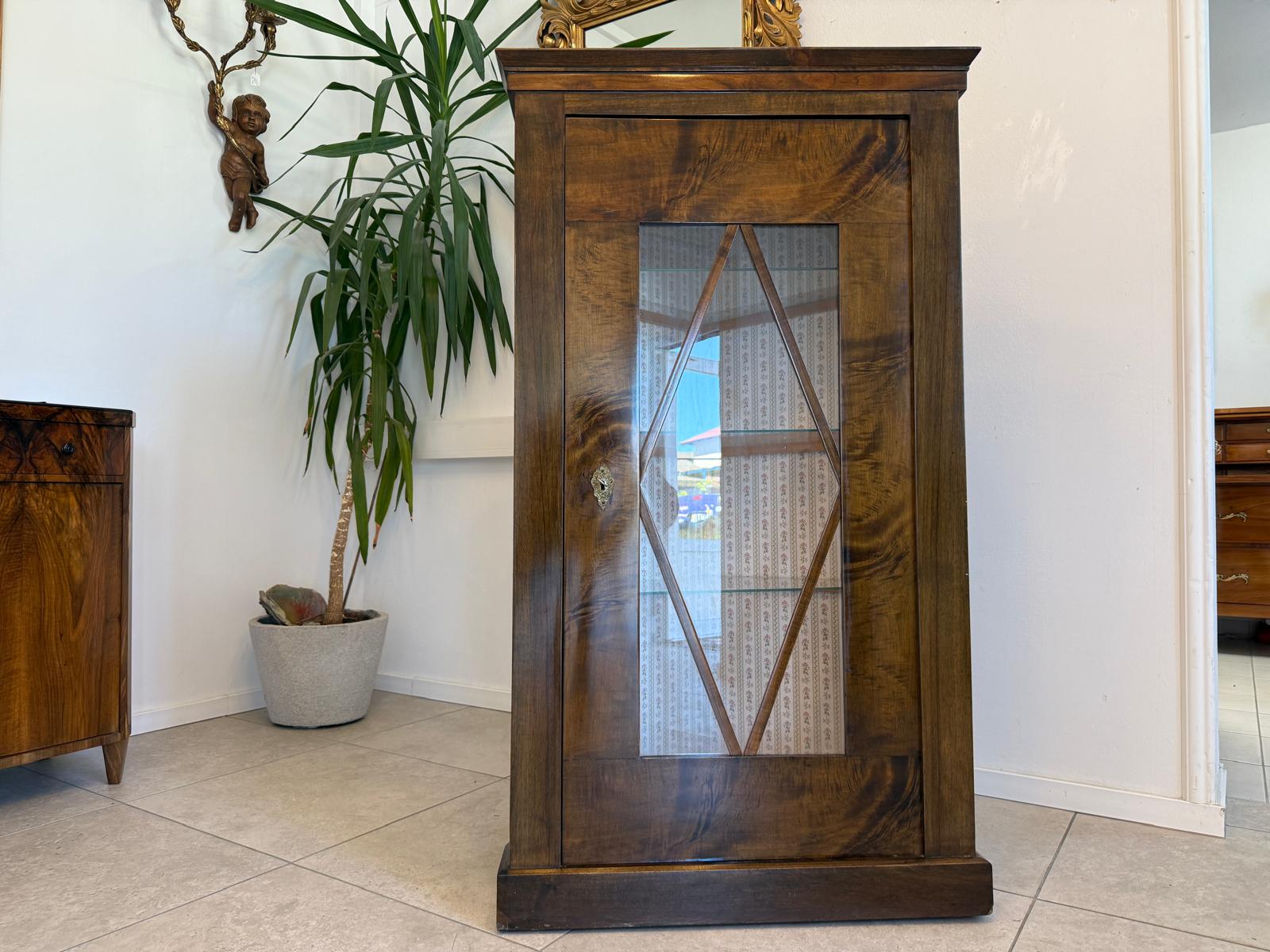 Originale Biedermeier Eckvitrine Bücherschrank Nussholz G1992