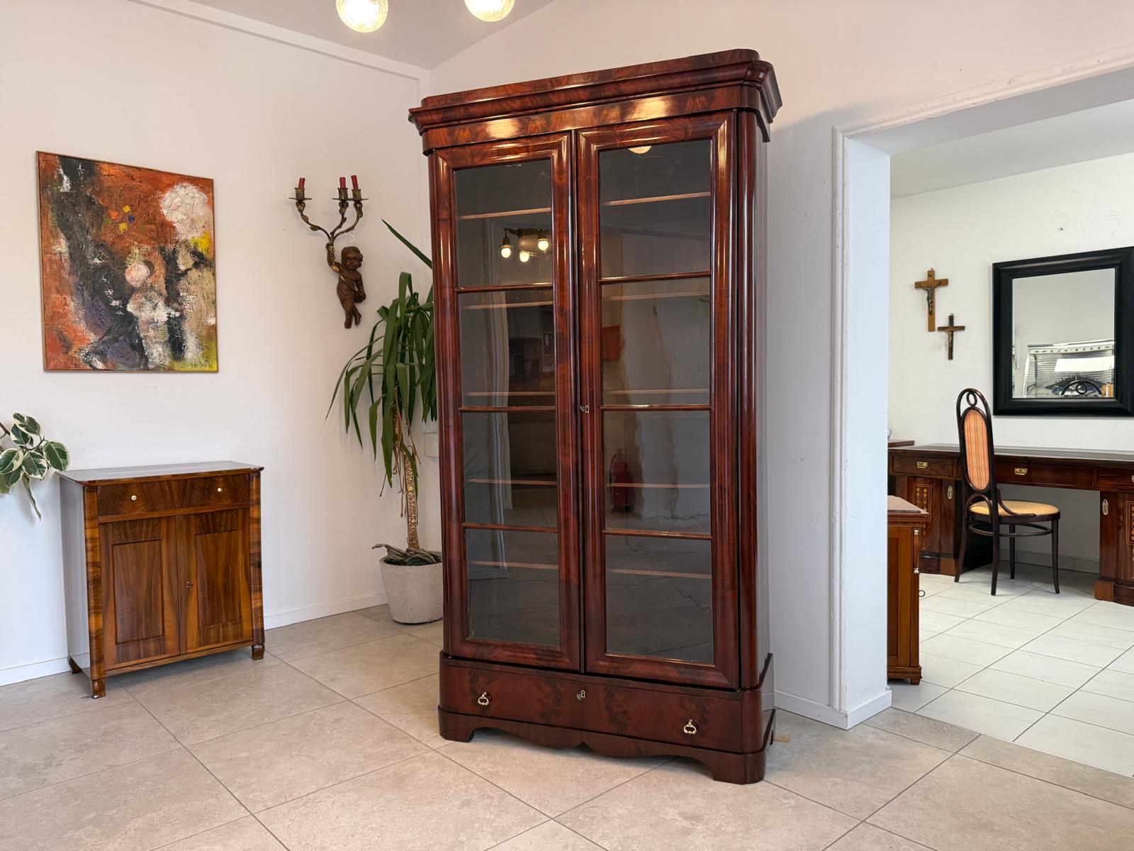 SALE Restaurierte Spätbiedermeier Vitrine Bücherschrank Mahagonie D2875