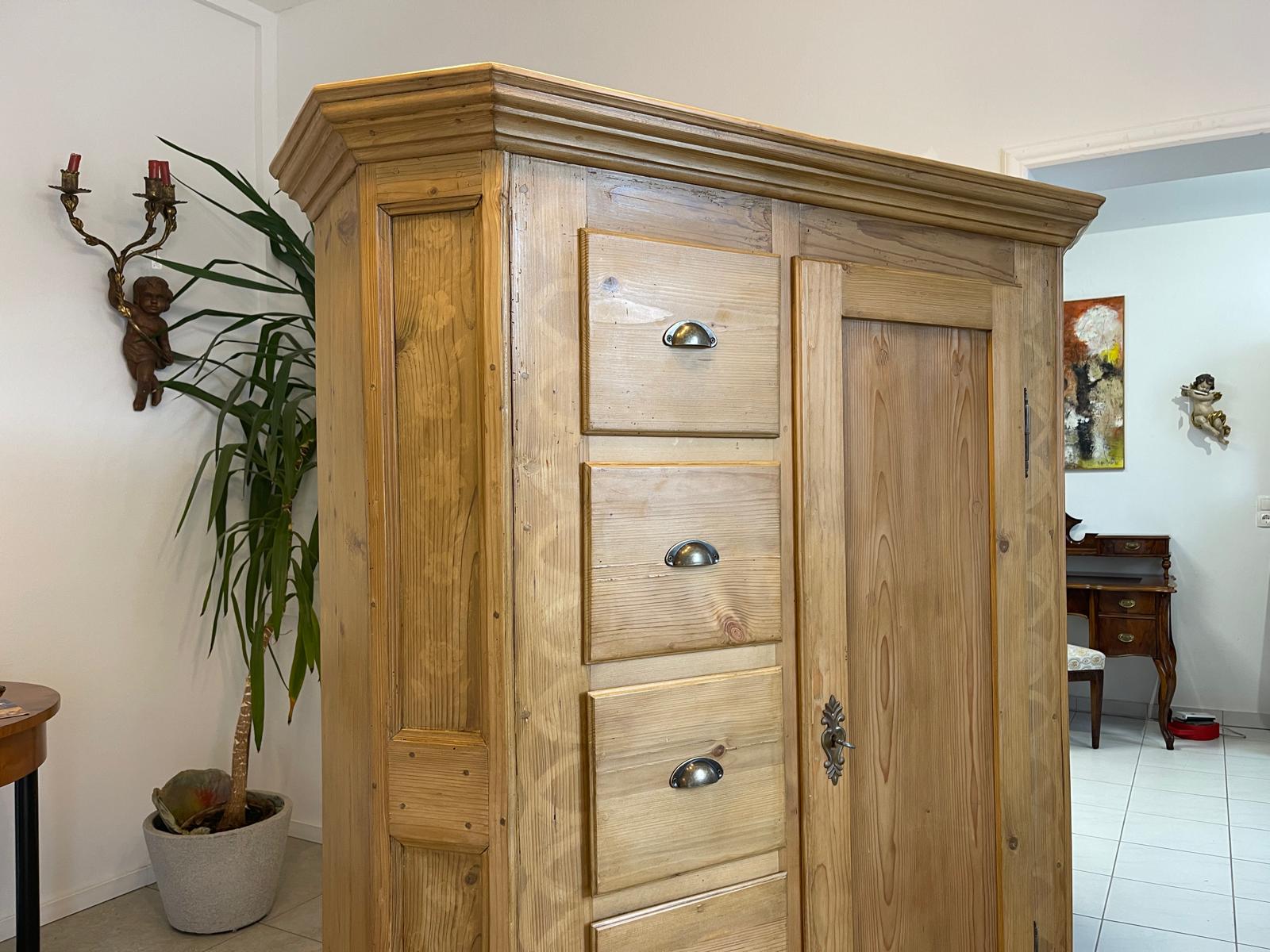 Bäuerlicher uriger Brotschrank Almerschrank Speiskasten Bauernkasten G1259