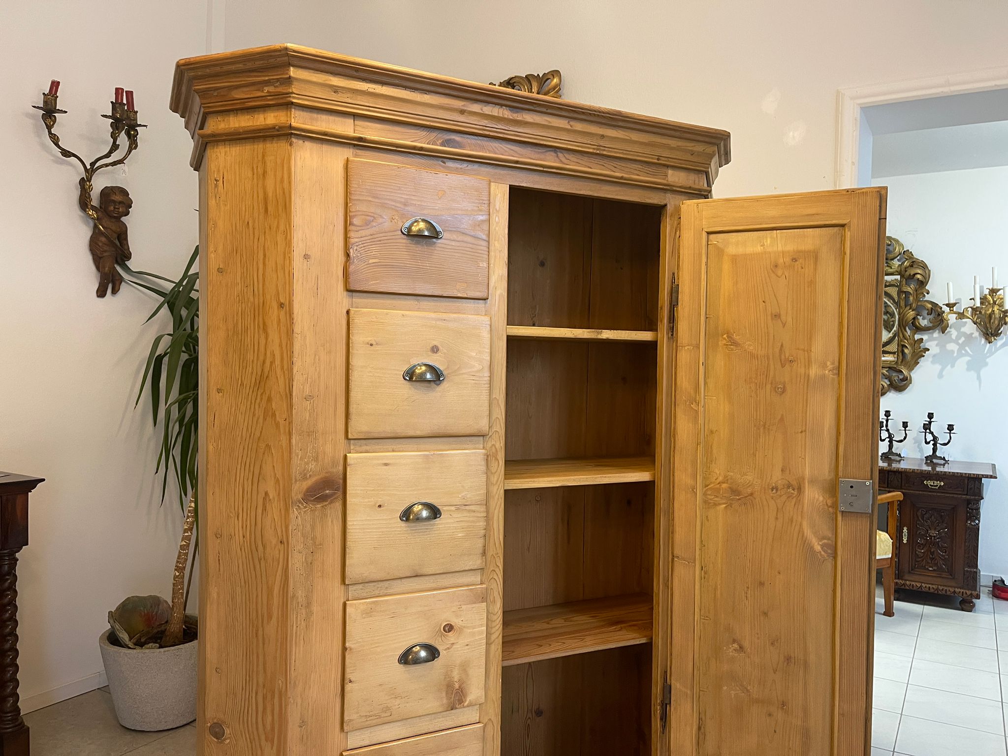 5c89d369-9fba-4222-a18a-d847619cbfd4 Brotschrank Almerschrank Speiskasten Bauernkasten A5038
