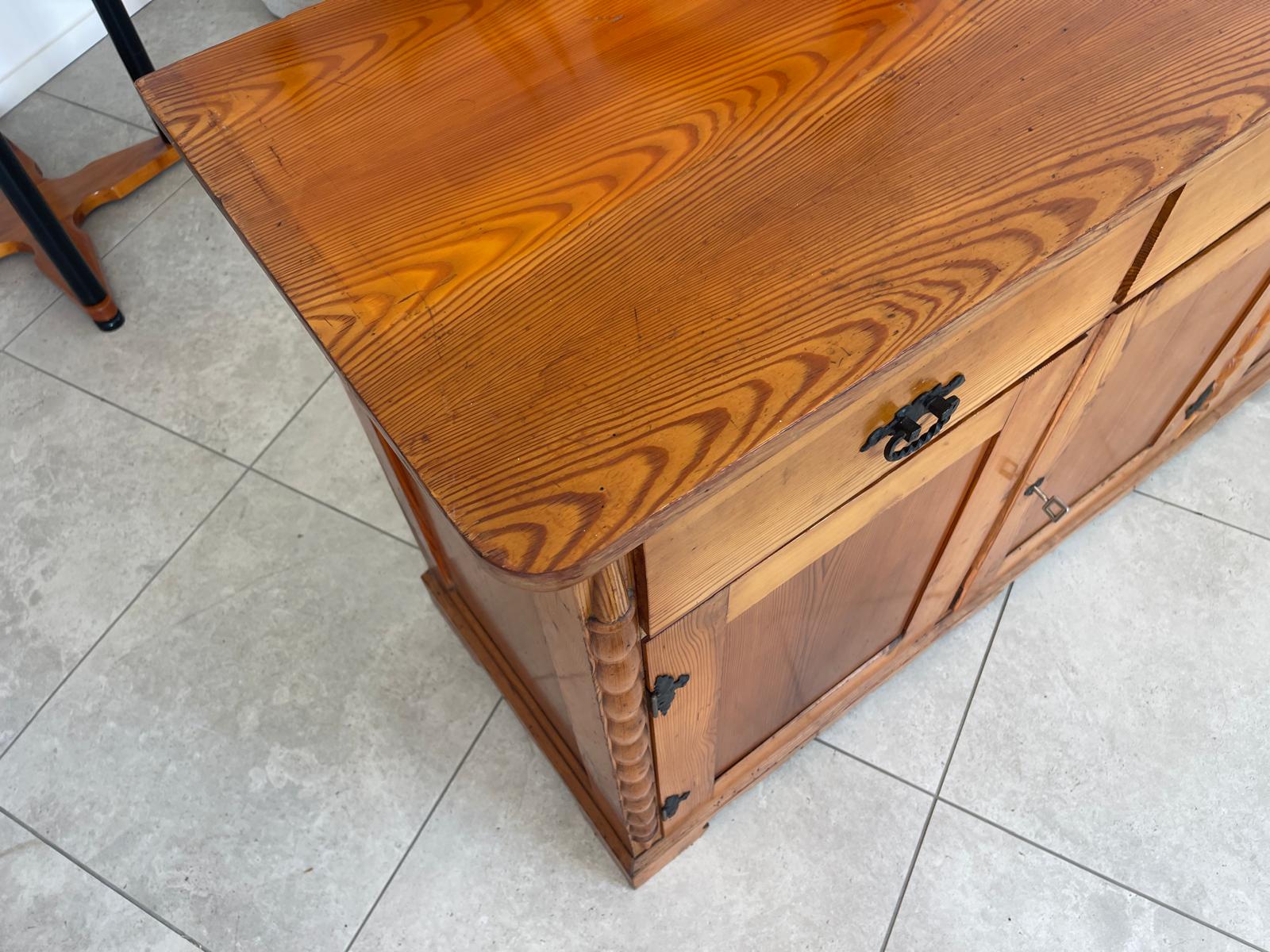 Bäuerliche Anrichte Kommode Sideboard Bauerschrank G1281