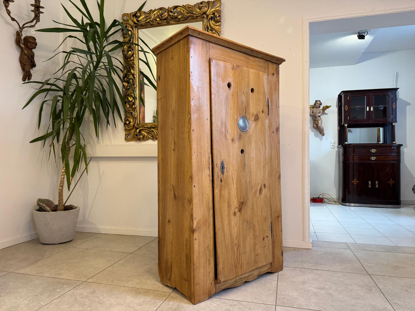 Uriger Brotschrank Biedermeier Almerschrank Vorratsschrank Bauernkasten D1052-1