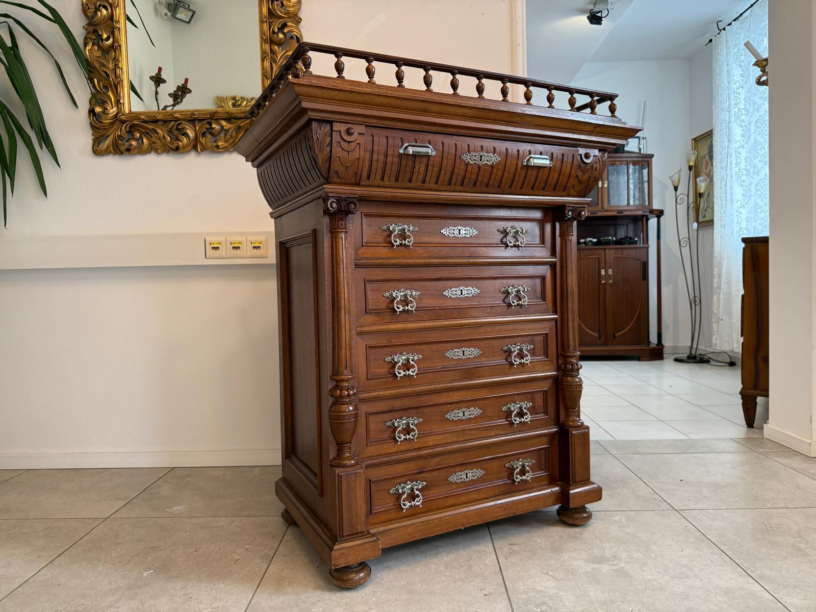 Gründerzeit Wochenkommode Nussholz Ladenschrank Säulenkommode G1729