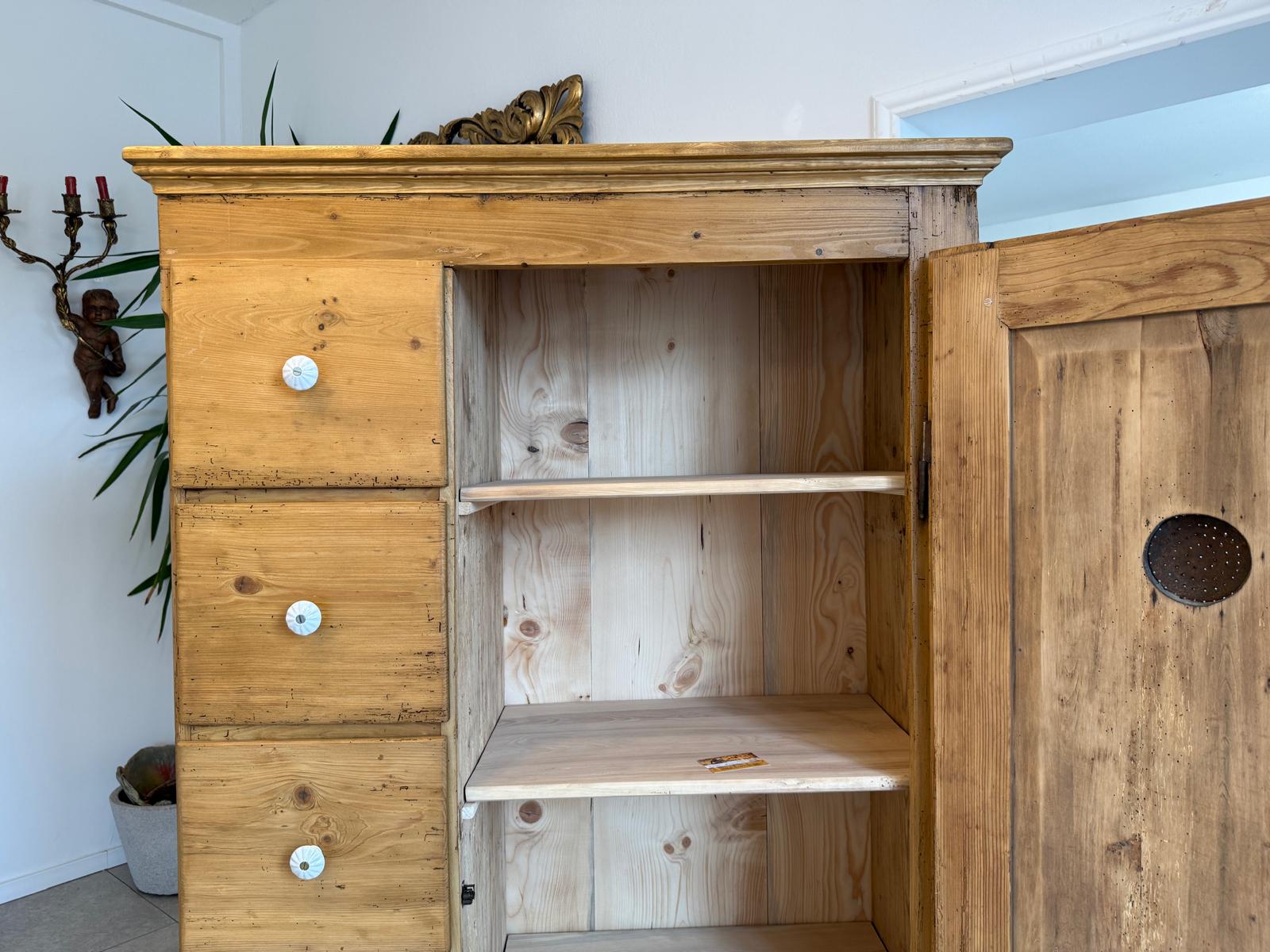 Uriger Biedermeier Brotschrank Almerschrank Speiskasten Bauernkasten D1169