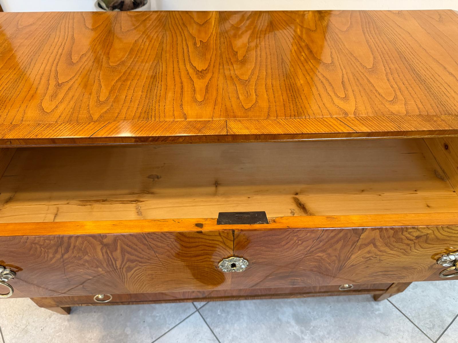 Restaurierte Biedermeier Kommode Ladenkommode Nussholz Antiquität G2242