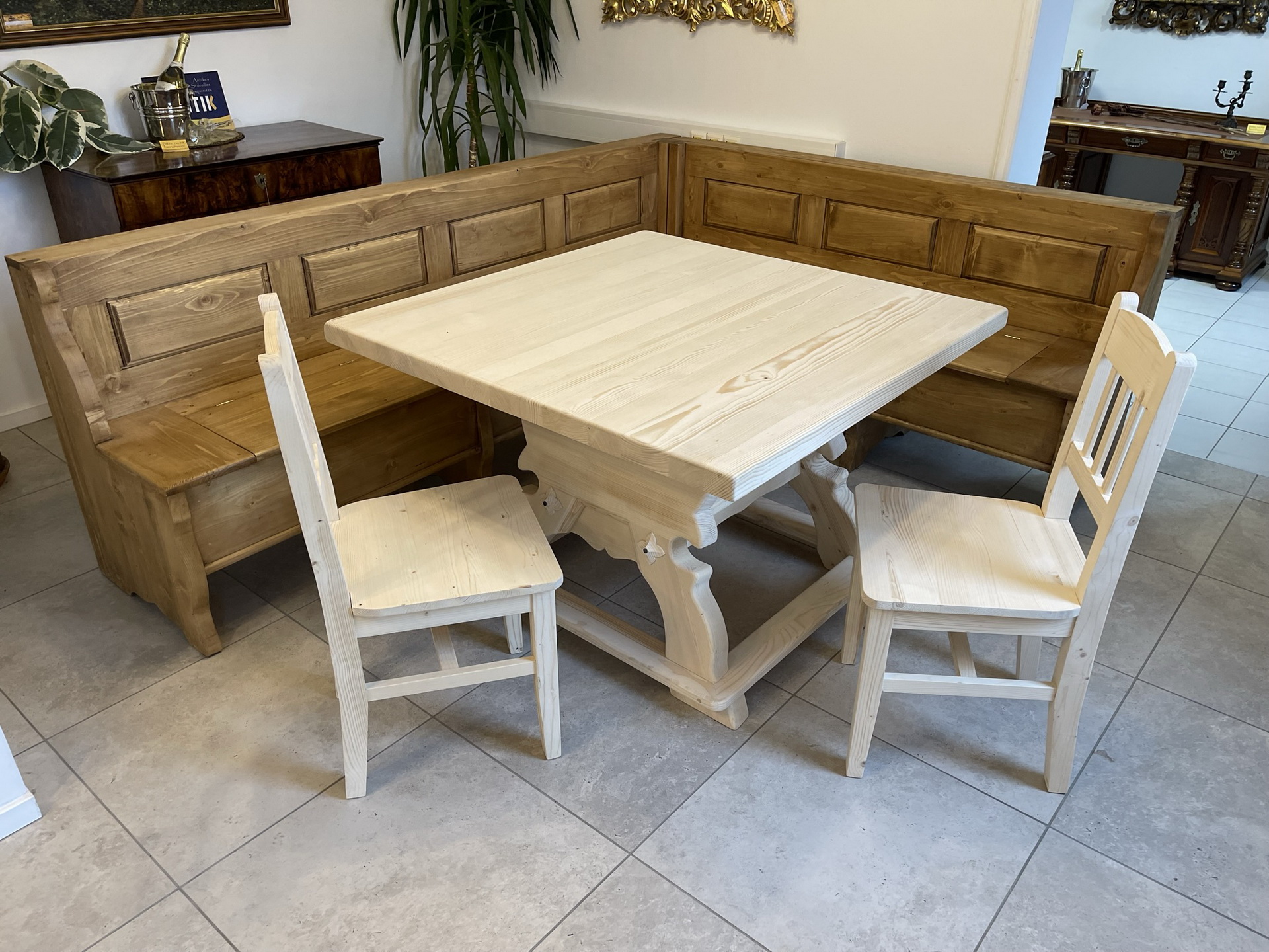 bauernmobel_22 Landhausstil Eckbankgruppe aus Holz mit Jogltisch und 2 Sesseln - Bauernmöbel B1053