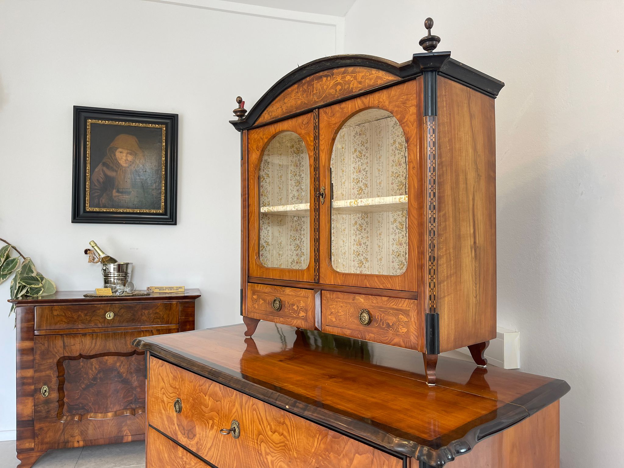 cbaf9529-8877-455c-b8a9-f2ea389e8358 Aufsatzvitrine Aufsatzkommode Vitrine Bücherschrank A4382