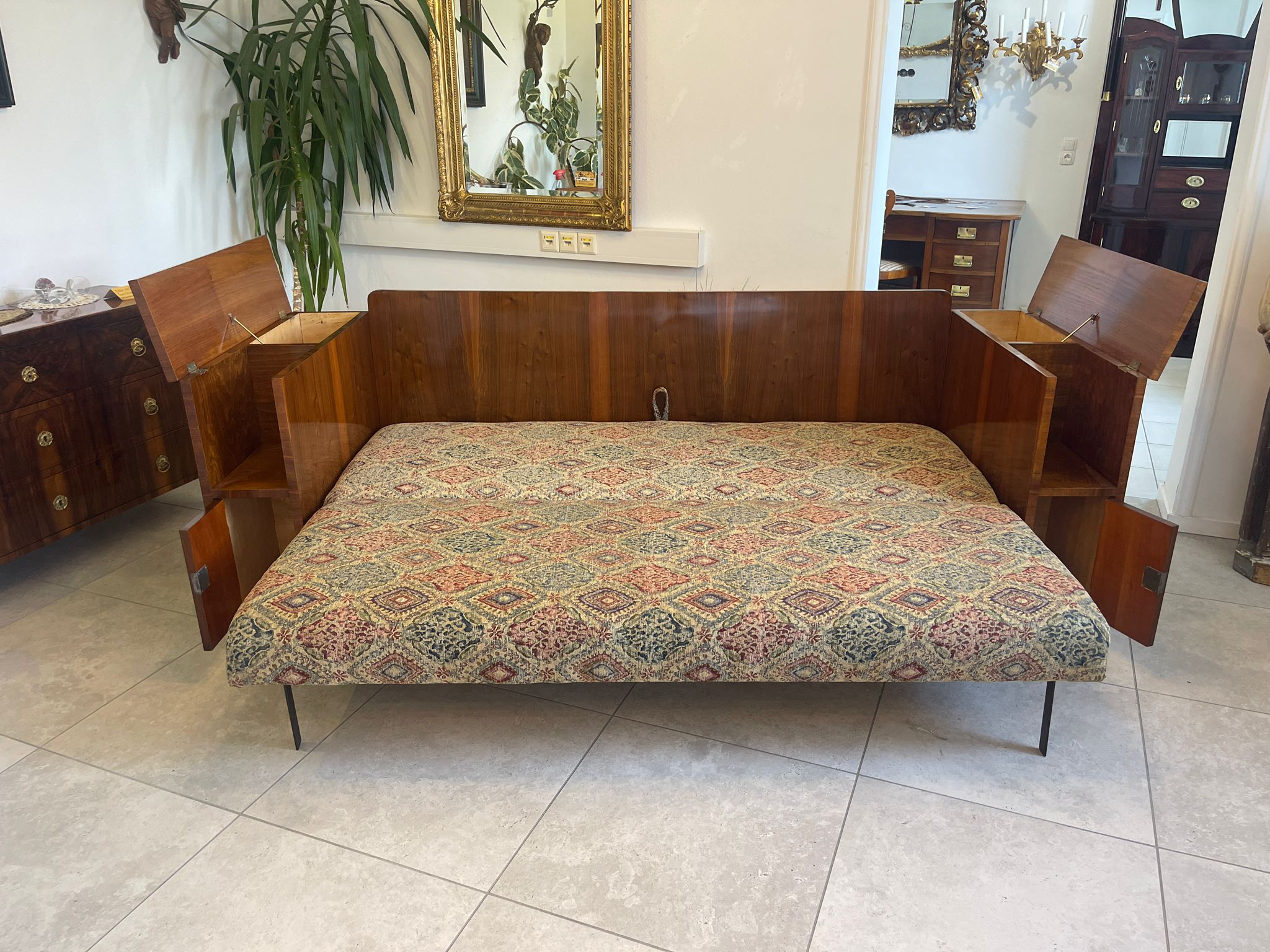 69f8cd74-1ea5-4eaa-a915-bbf4b49a736f Biedermeier Sofa Couch Bettbank Antik Doppelbett mit Ablagen A4630