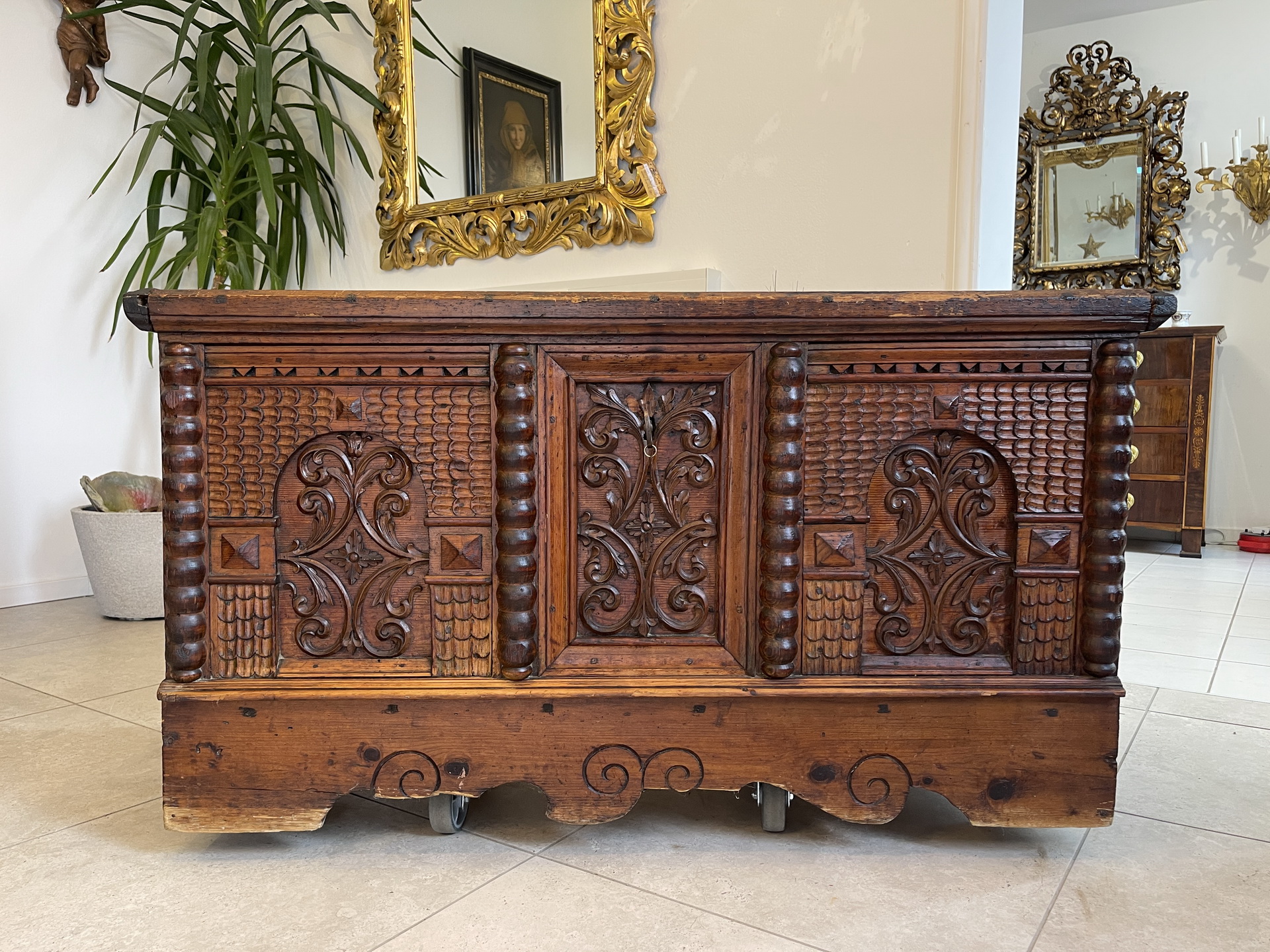 Barock-Biedermeier-107 Originale Barock Truhe Beschnitzt Naturholz A4190