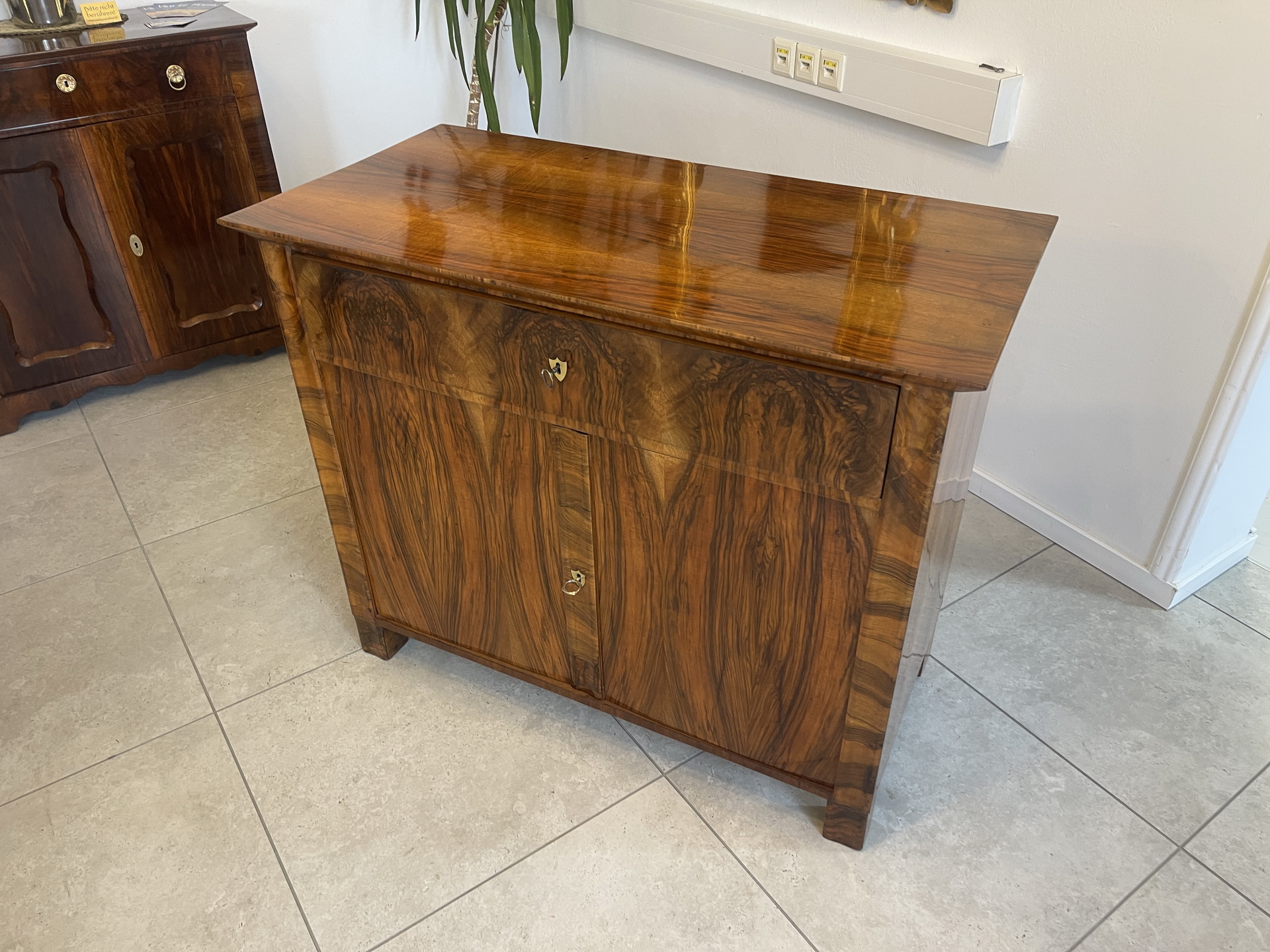 Biedermeier-Barock-03 Sale Restaurierte Biedermeier Anrichte Trumeau Nussholz A4019