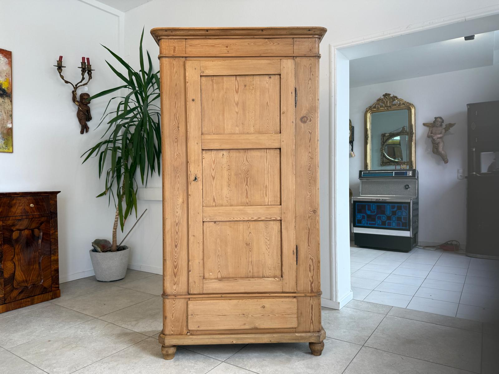 Bäuerlicher Kleiderschrank Naturholz Bauernschrank Bauernmöbel Kasten D2412