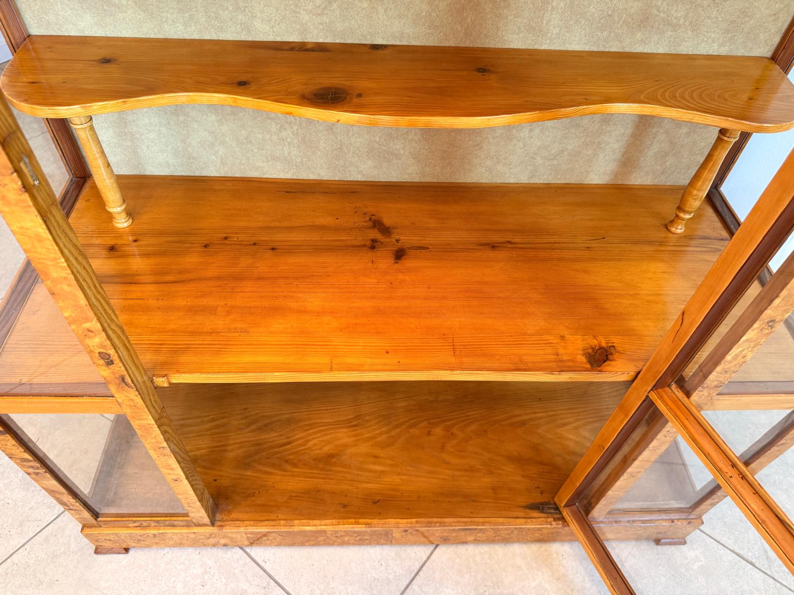 Restaurierte Biedermeier Vitrinenschrank Glasschrank Pappelholz Antiquität D2768