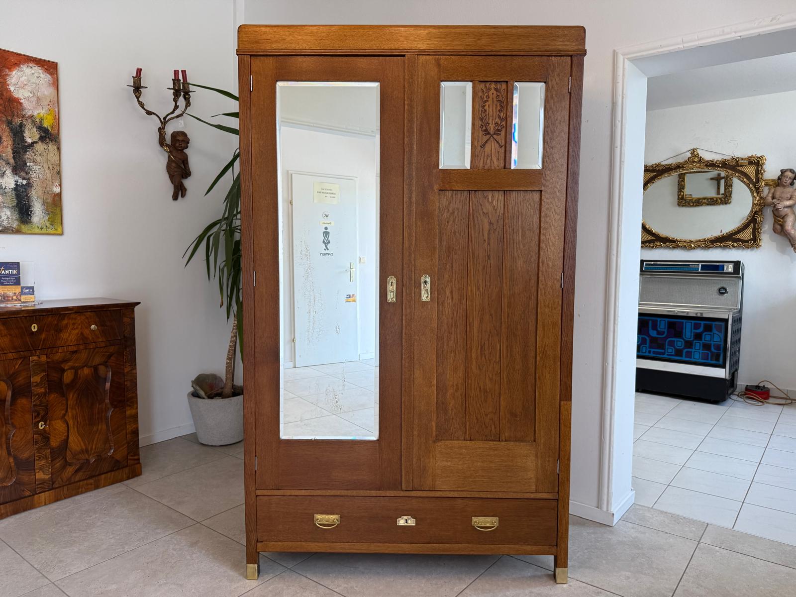Restaurierter Jugendstil Garderobenschrank Kleiderkasten D2497