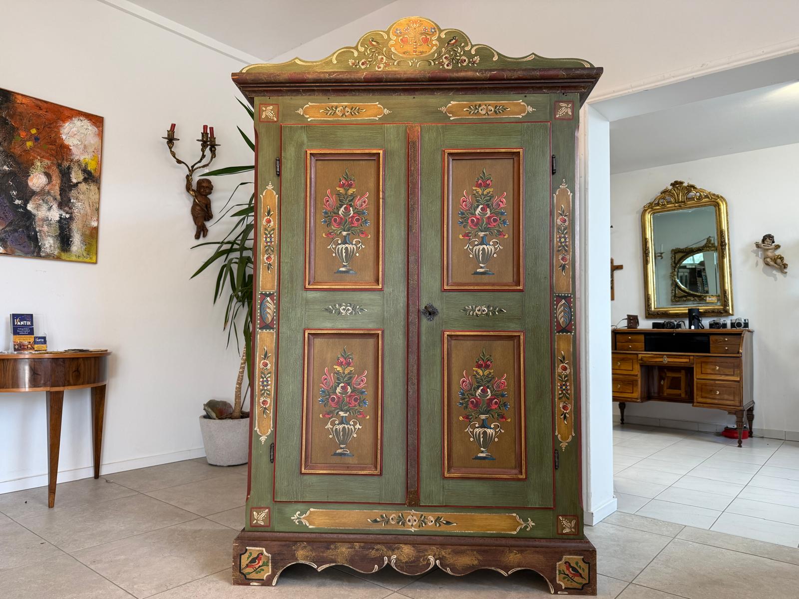 Originaler Voglauer Schrank Bauernschrank Anno 1800 Altgrün Antik G2171 Originaler Voglauer Schrank Bauernschrank Anno 1800 Altgrün Antik G2171